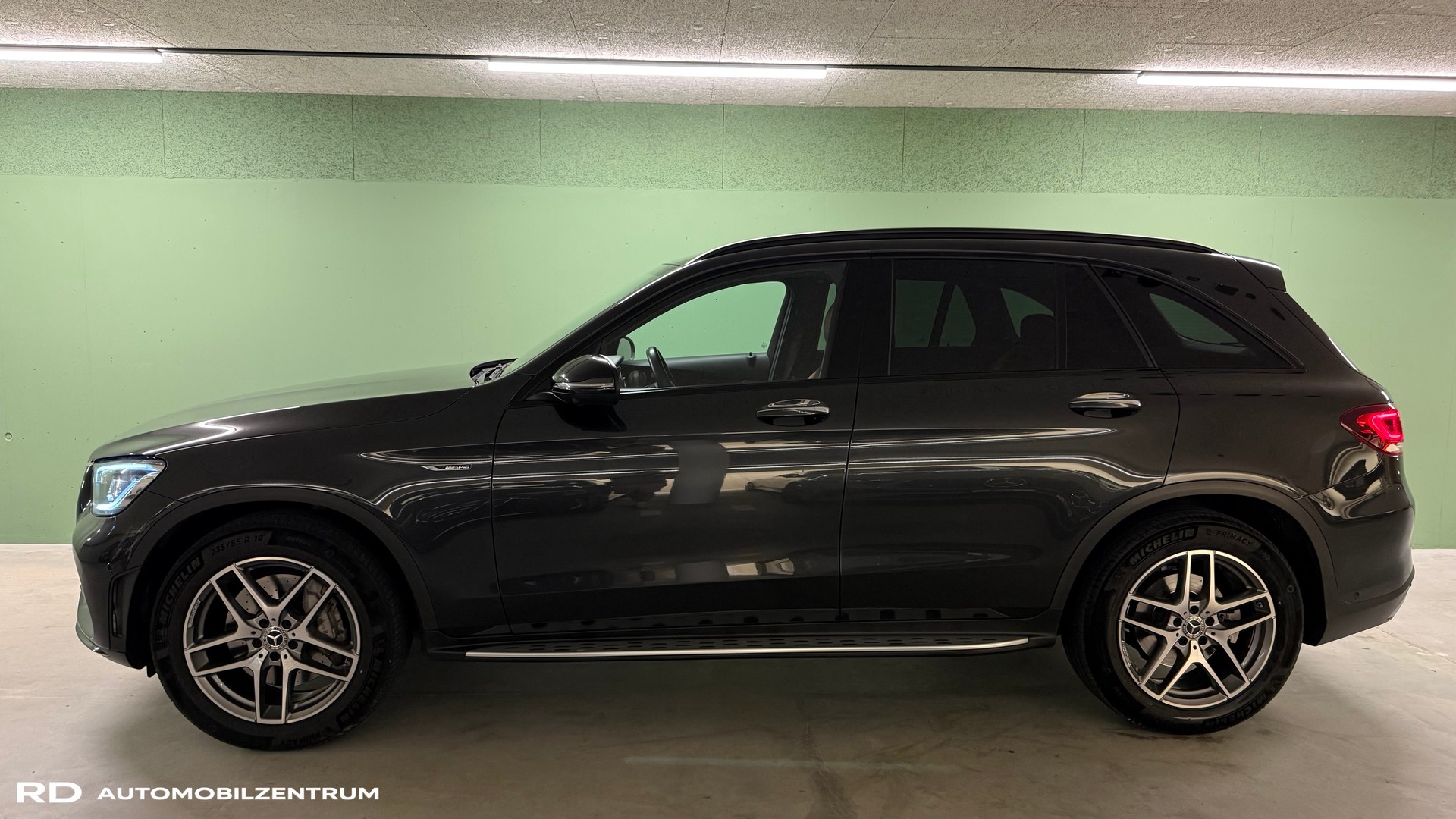 MERCEDES-BENZ GLC 300 d AMG Line 4Matic 9G-Tronic-image-3