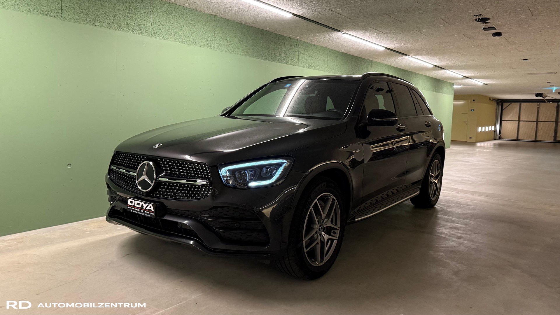 MERCEDES-BENZ GLC 300 d AMG Line 4Matic 9G-Tronic-image-0