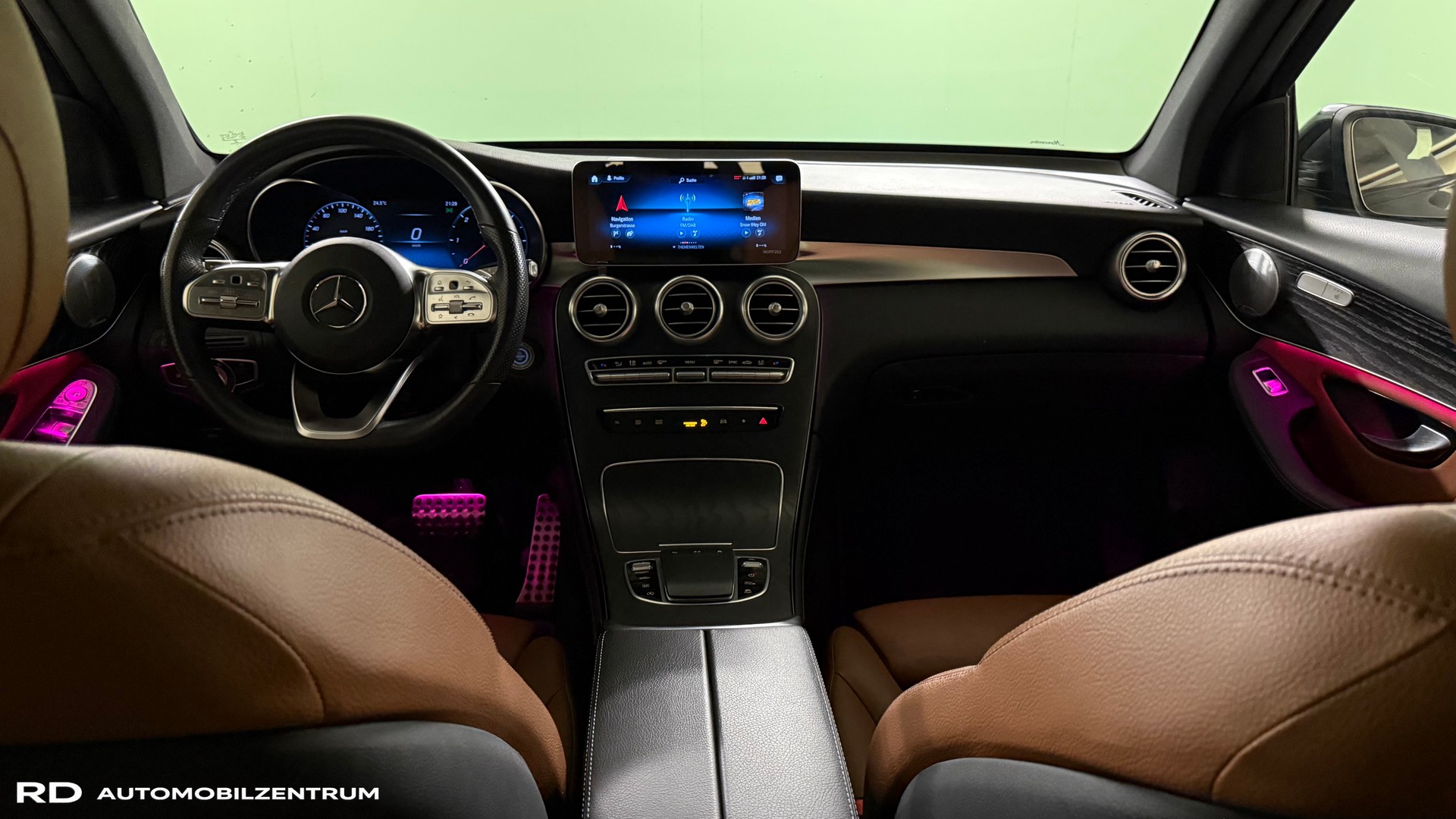 MERCEDES-BENZ GLC 300 d AMG Line 4Matic 9G-Tronic-image-11