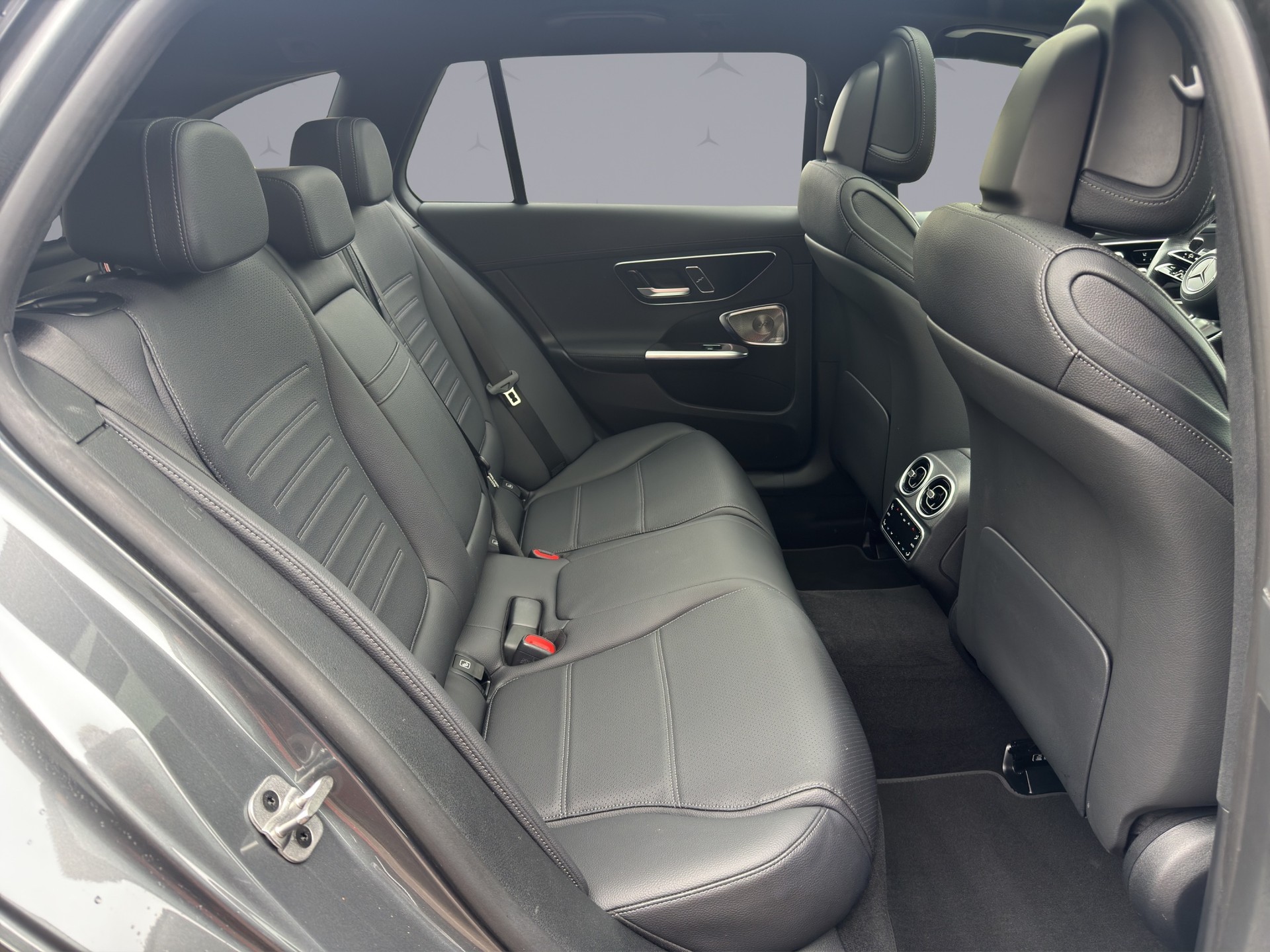 MERCEDES-BENZ C 220 d AMG Line 4matic Kombi-image-17