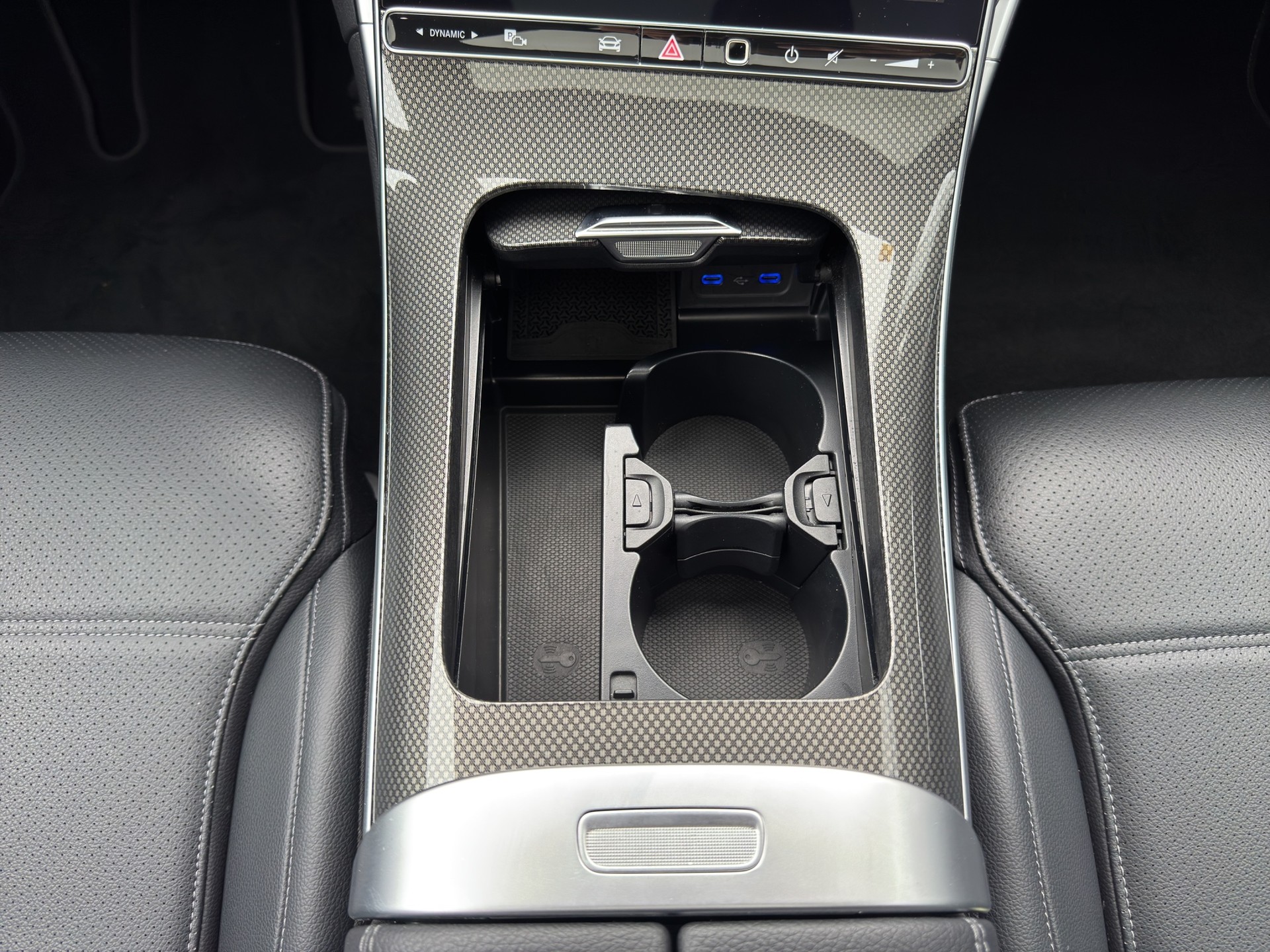 MERCEDES-BENZ C 220 d AMG Line 4matic Kombi-image-14