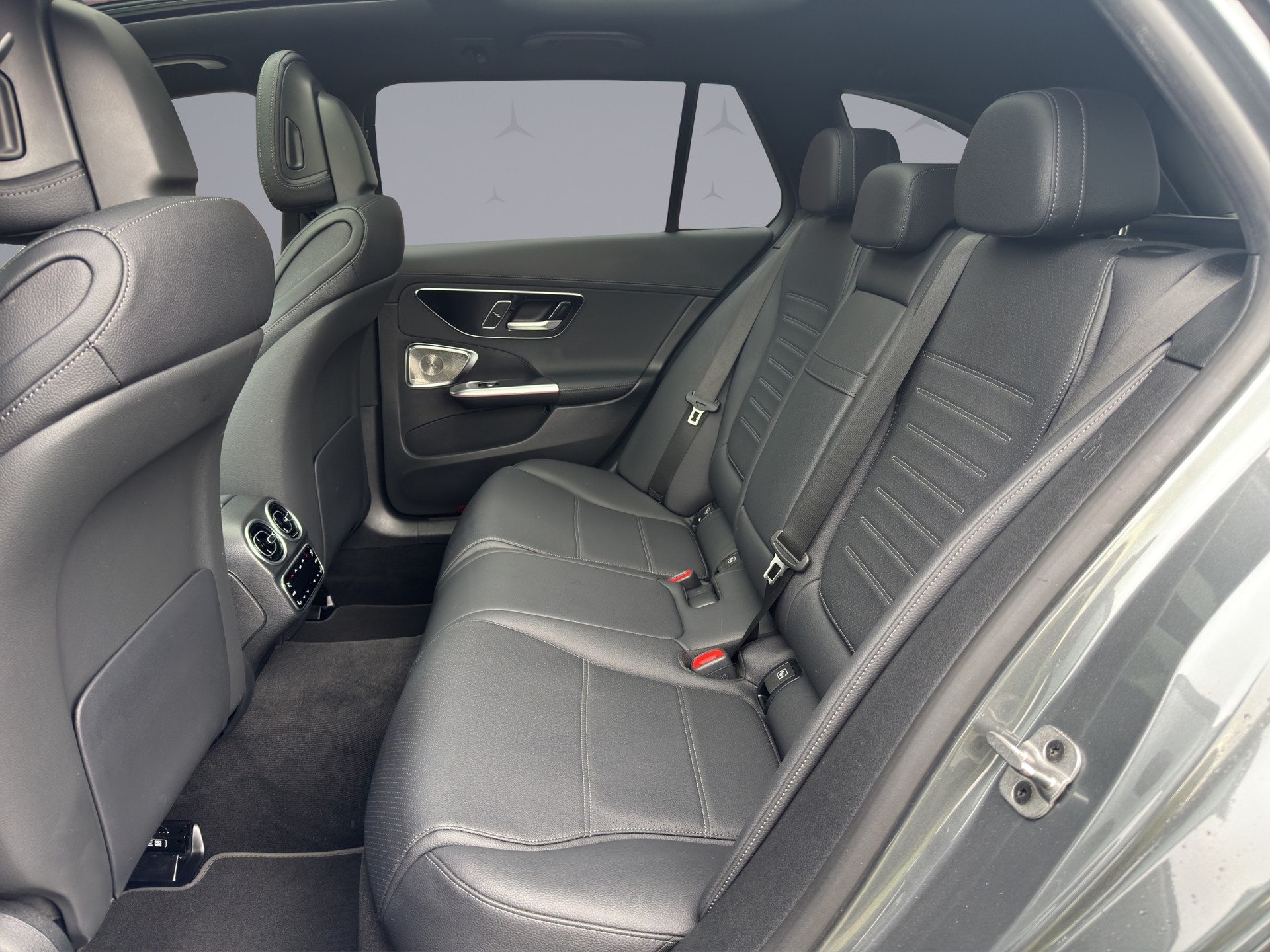 MERCEDES-BENZ C 220 d AMG Line 4matic Kombi-image-12