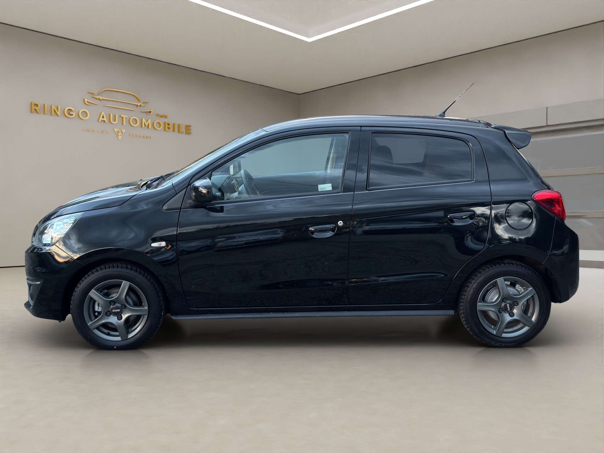 MITSUBISHI Space Star 1.2 Value CVT-showroom-element-3