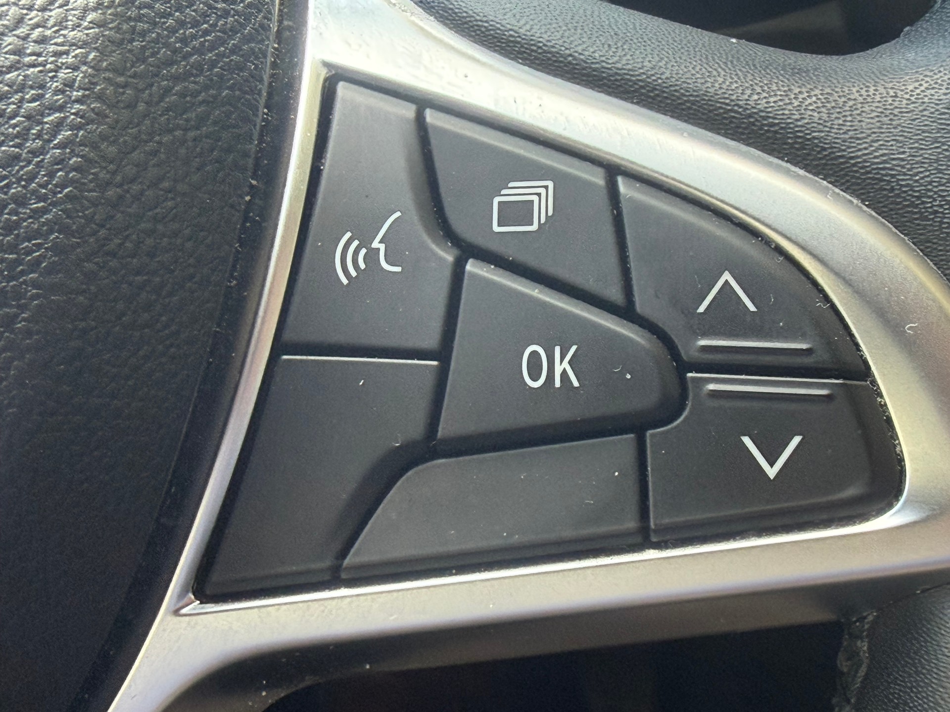 DACIA Sandero Stepway TCe 90 Comfort CVT-image-14
