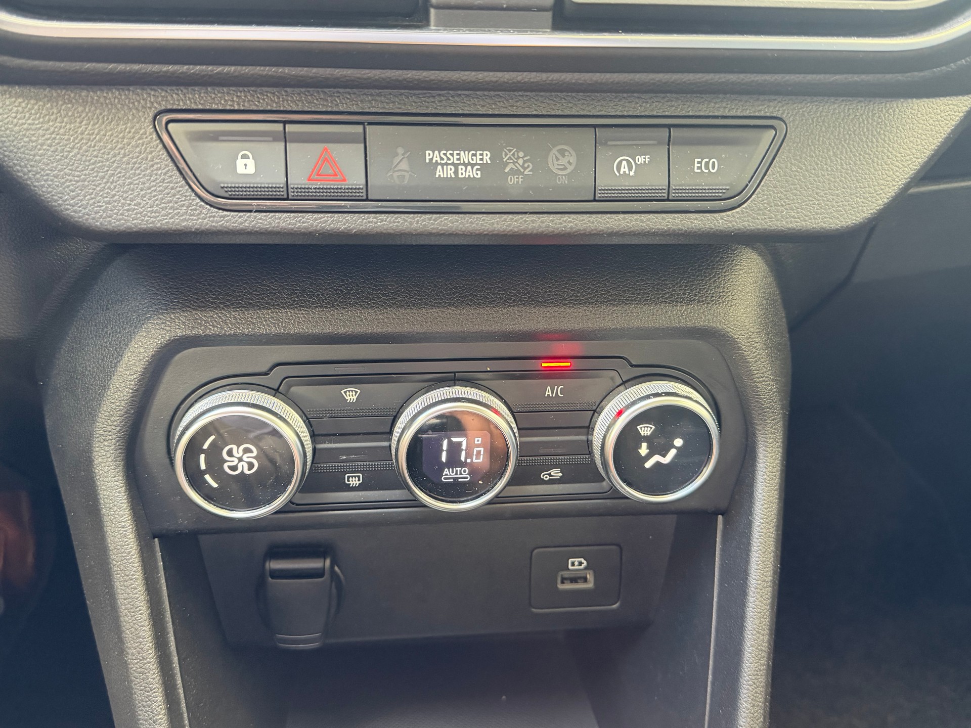 DACIA Sandero Stepway TCe 90 Comfort CVT-image-10