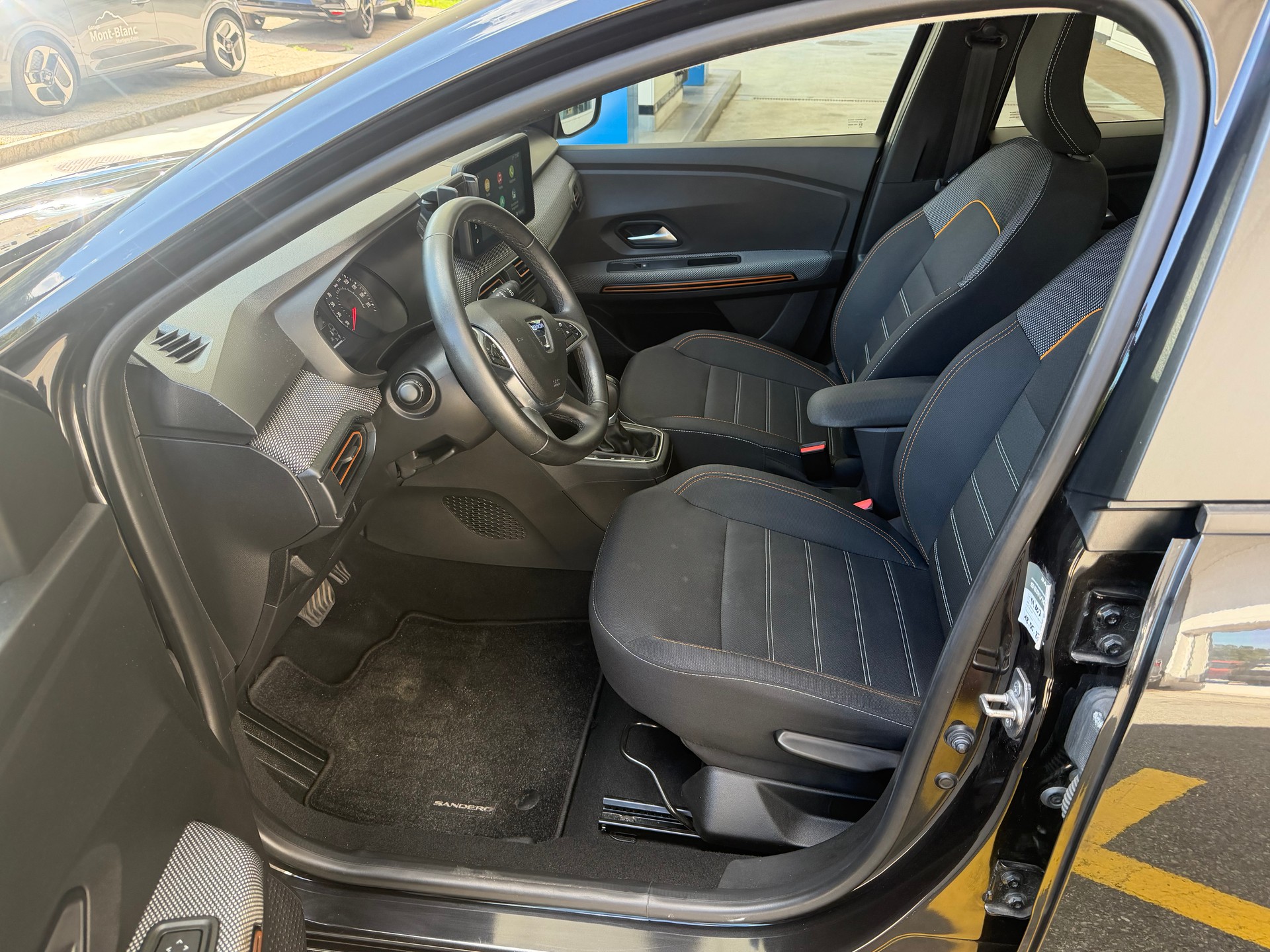 DACIA Sandero Stepway TCe 90 Comfort CVT-image-4