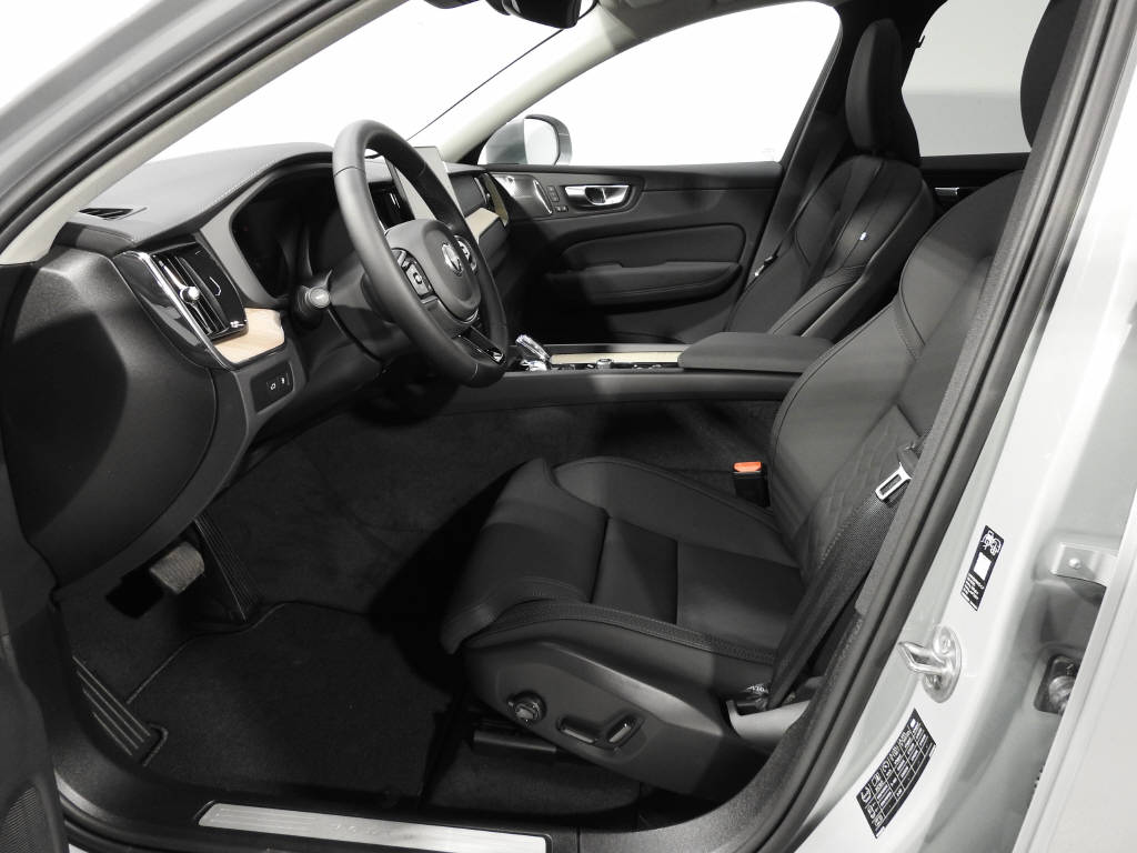 VOLVO XC60 2.0 T6 TE Plus Dark eAWD-image-6