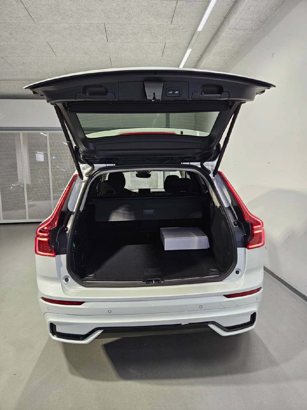 VOLVO XC60 2.0 T6 TE Plus Dark eAWD-image-18