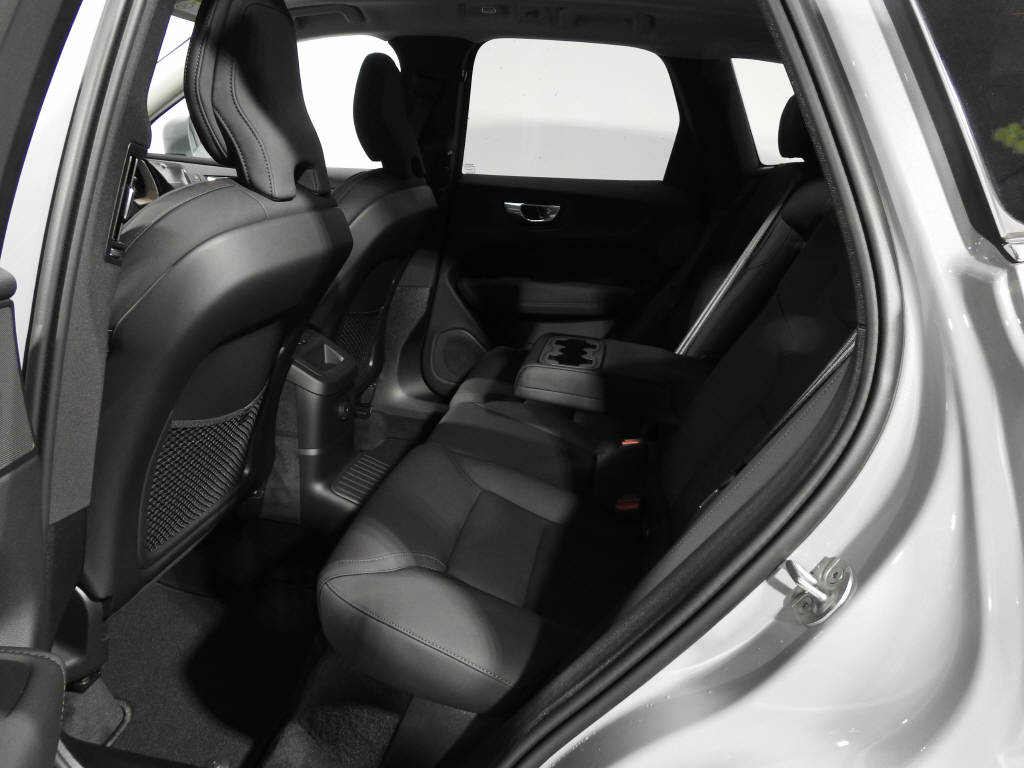 VOLVO XC60 2.0 T6 TE Plus Dark eAWD-image-1