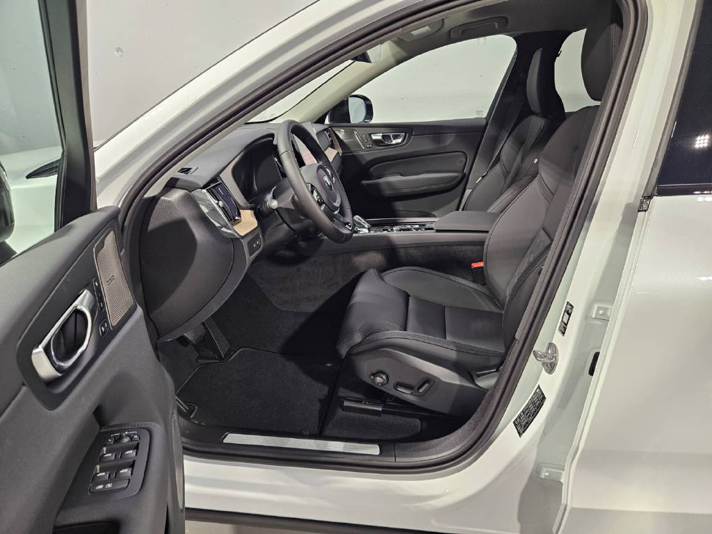 VOLVO XC60 2.0 T6 TE Plus Dark eAWD-image-22