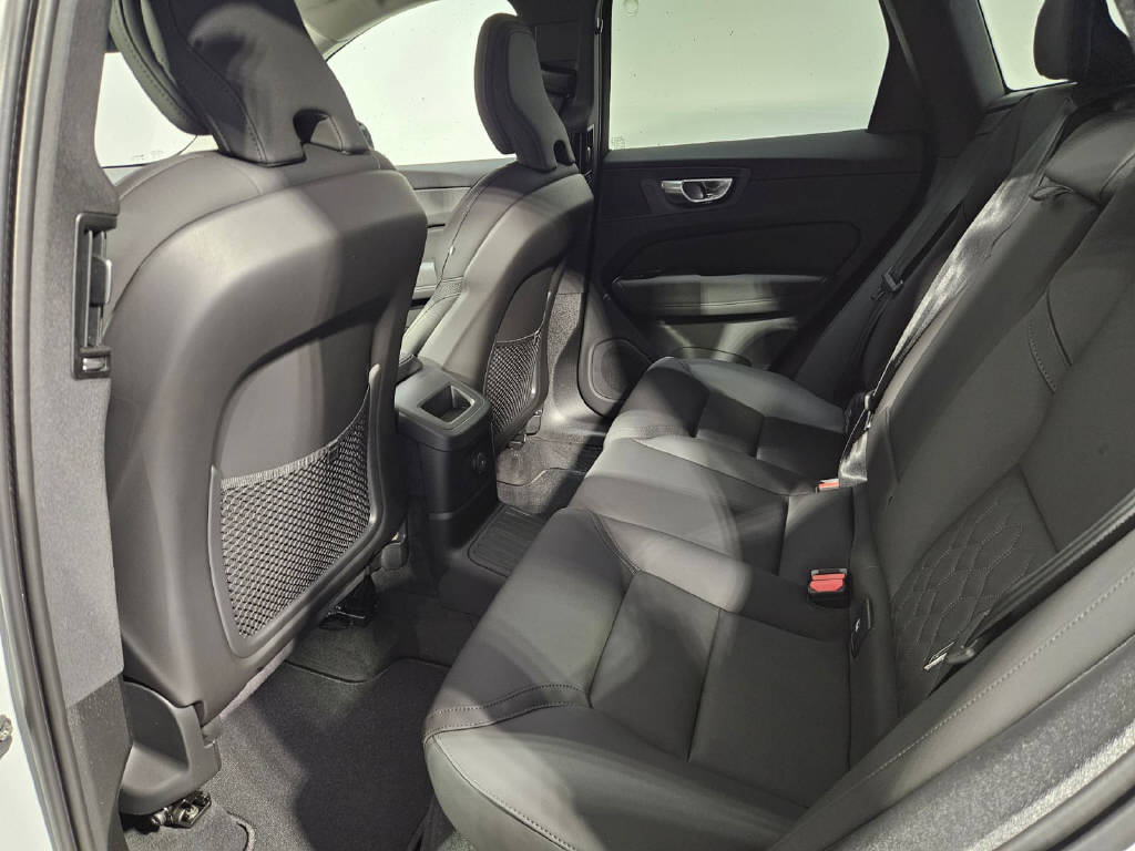 VOLVO XC60 2.0 T6 TE Plus Dark eAWD-image-19