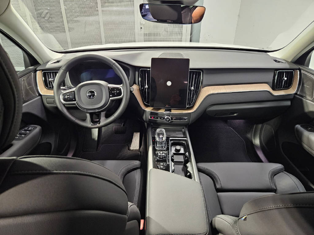 VOLVO XC60 2.0 T6 TE Plus Dark eAWD-image-21
