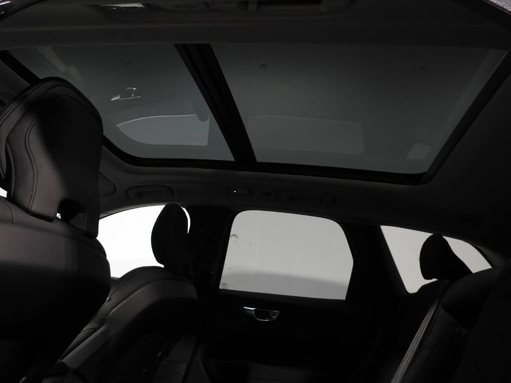 VOLVO XC60 2.0 T6 TE Plus Dark eAWD-image-2
