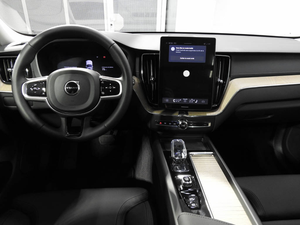 VOLVO XC60 2.0 T6 TE Plus Dark eAWD-image-3