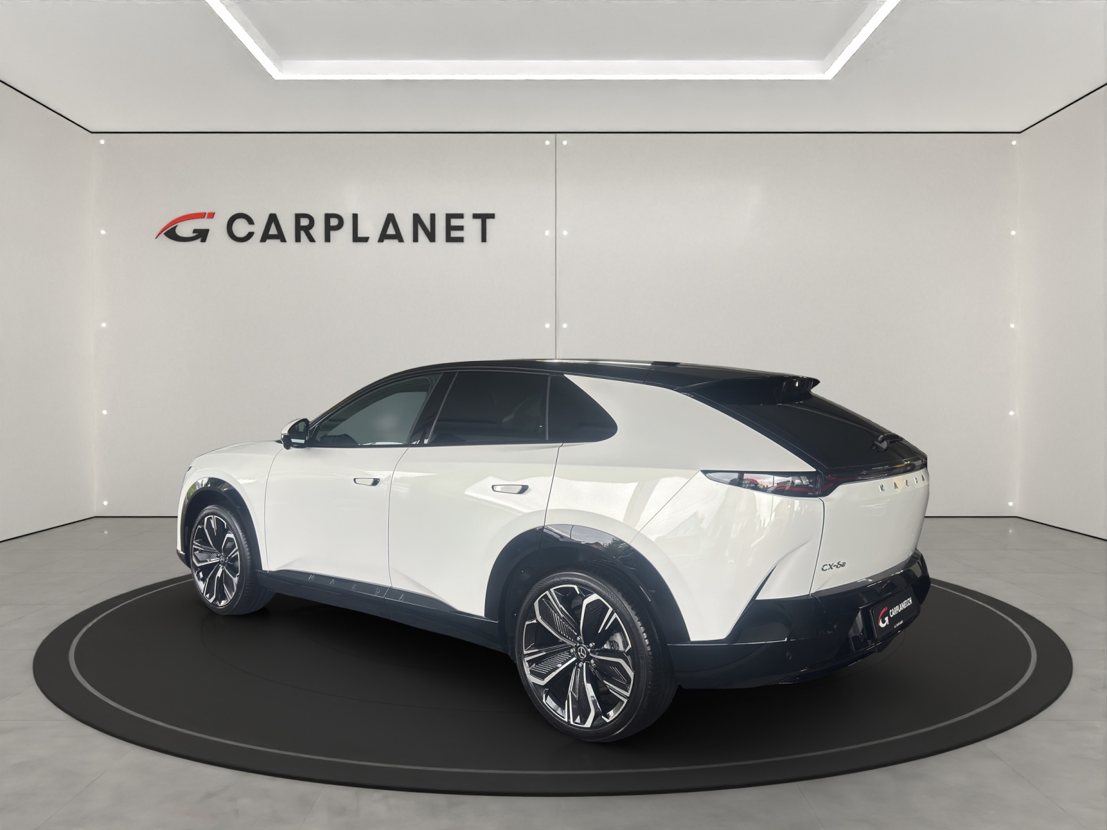 MAZDA CX-6e Takumi-showroom-element-2