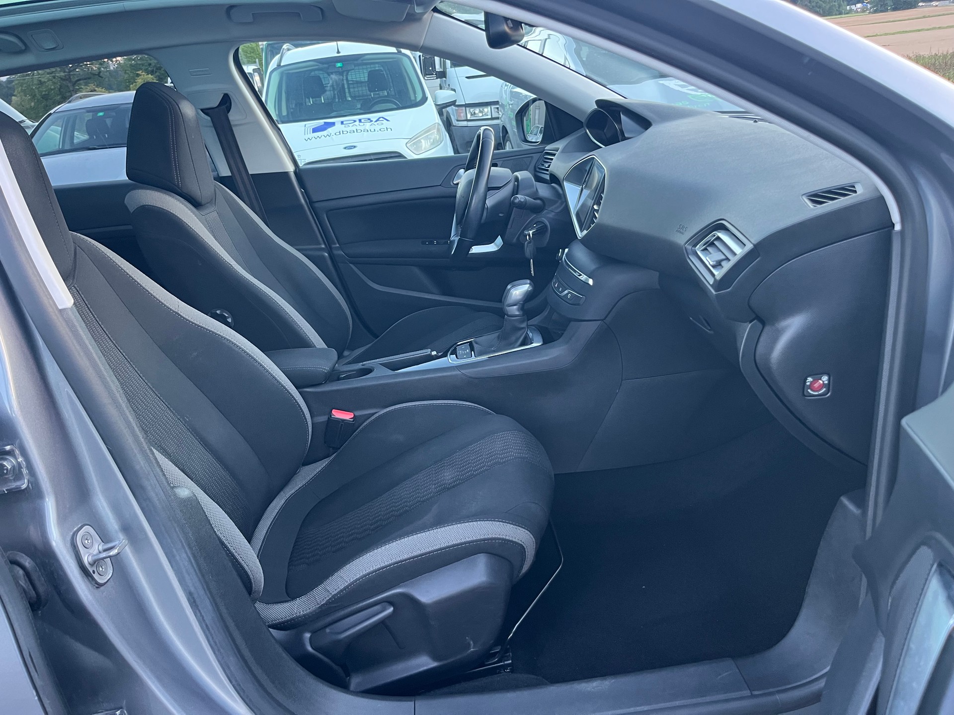 PEUGEOT 308 SW 1.2 THP Style Automatic-image-8