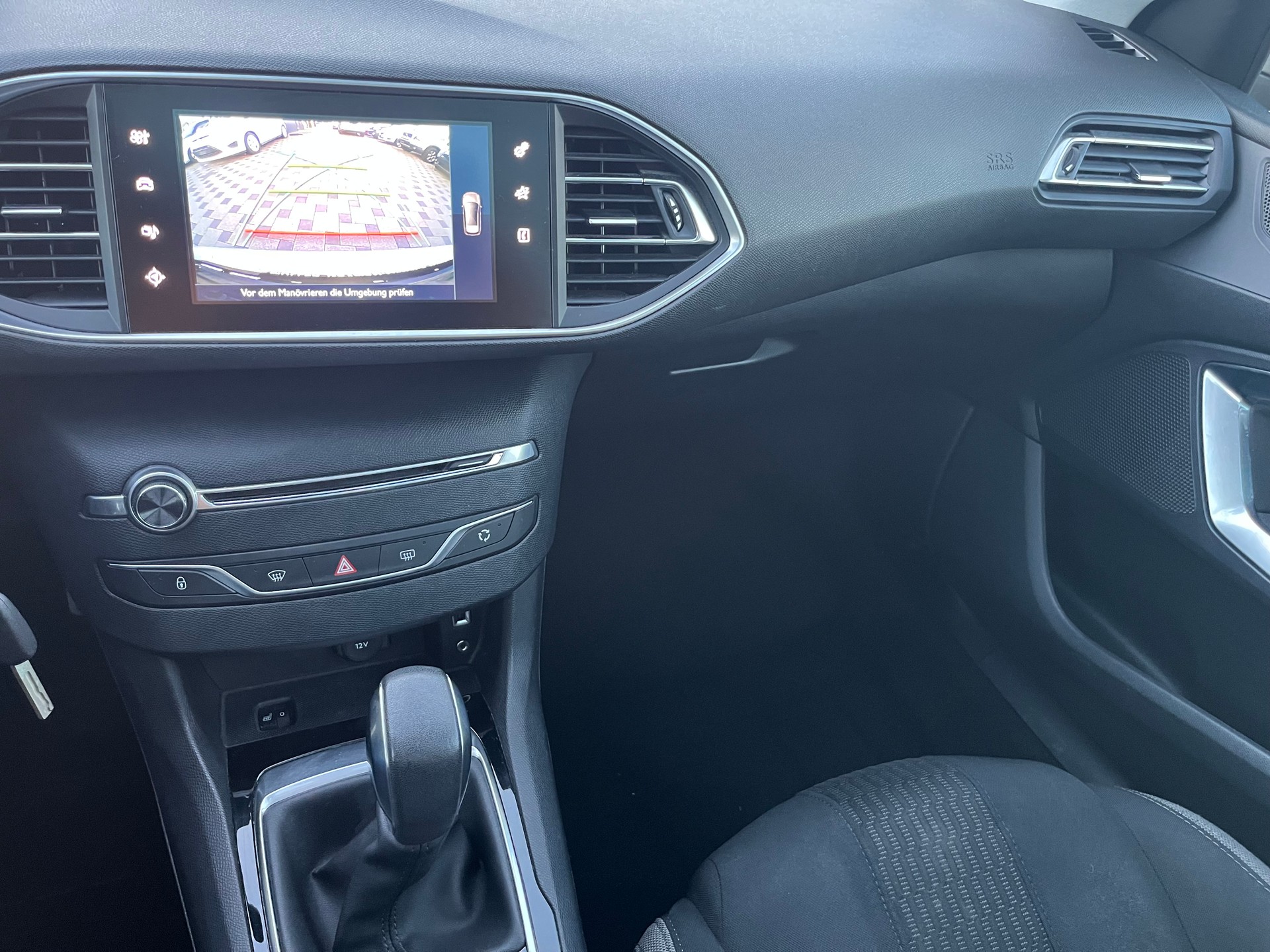 PEUGEOT 308 SW 1.2 THP Style Automatic-image-13