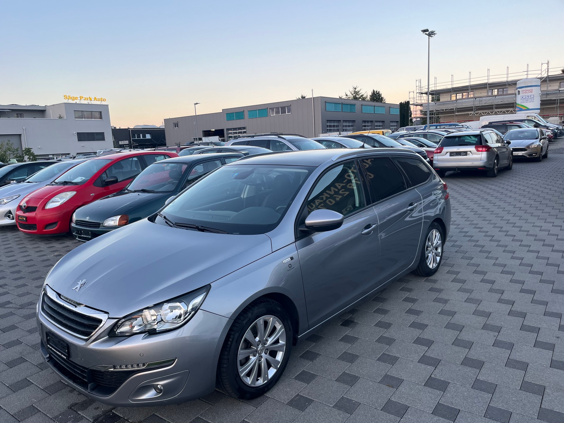 PEUGEOT 308 SW 1.2 THP Style Automatic-image-3