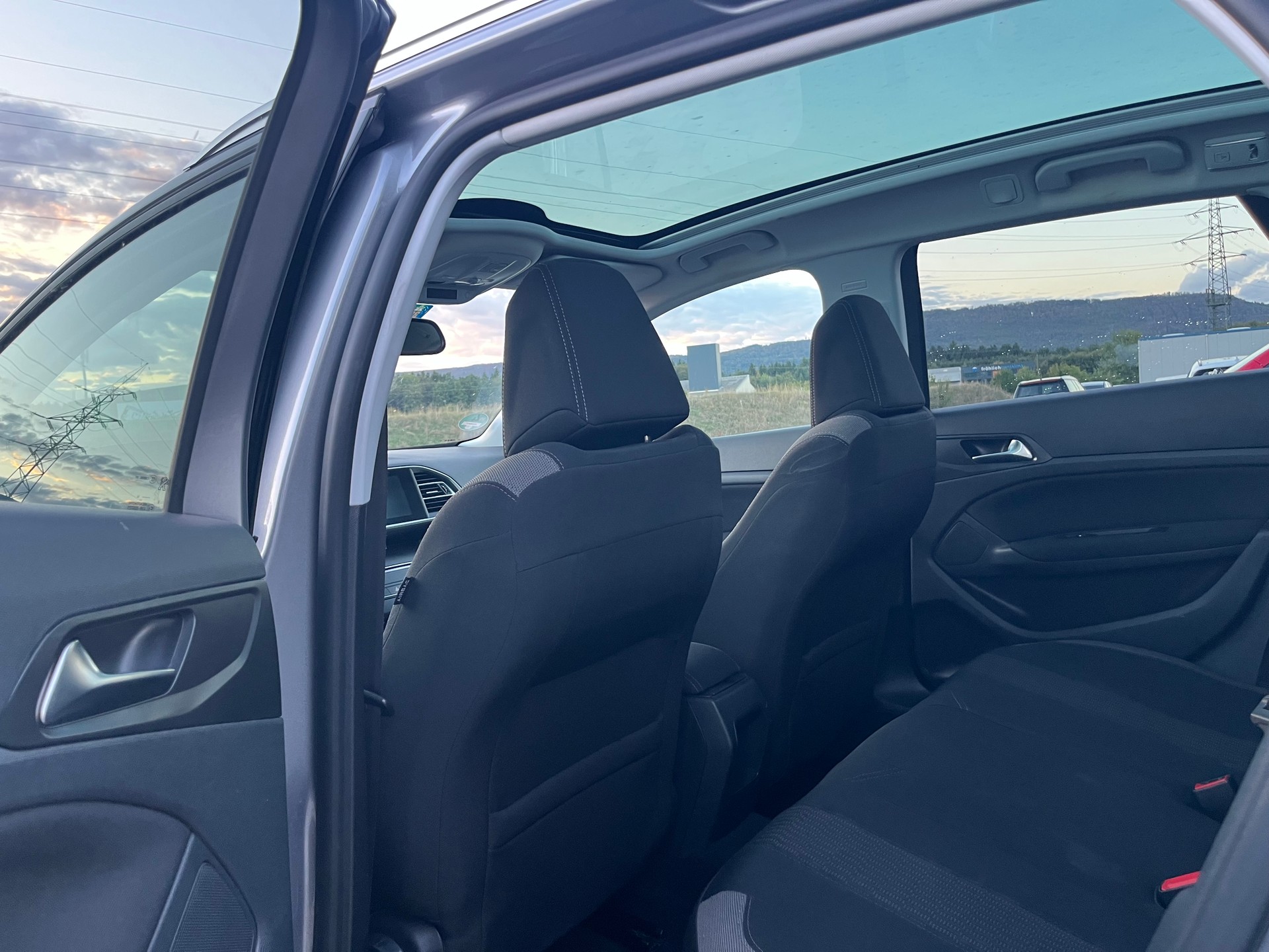 PEUGEOT 308 SW 1.2 THP Style Automatic-image-12