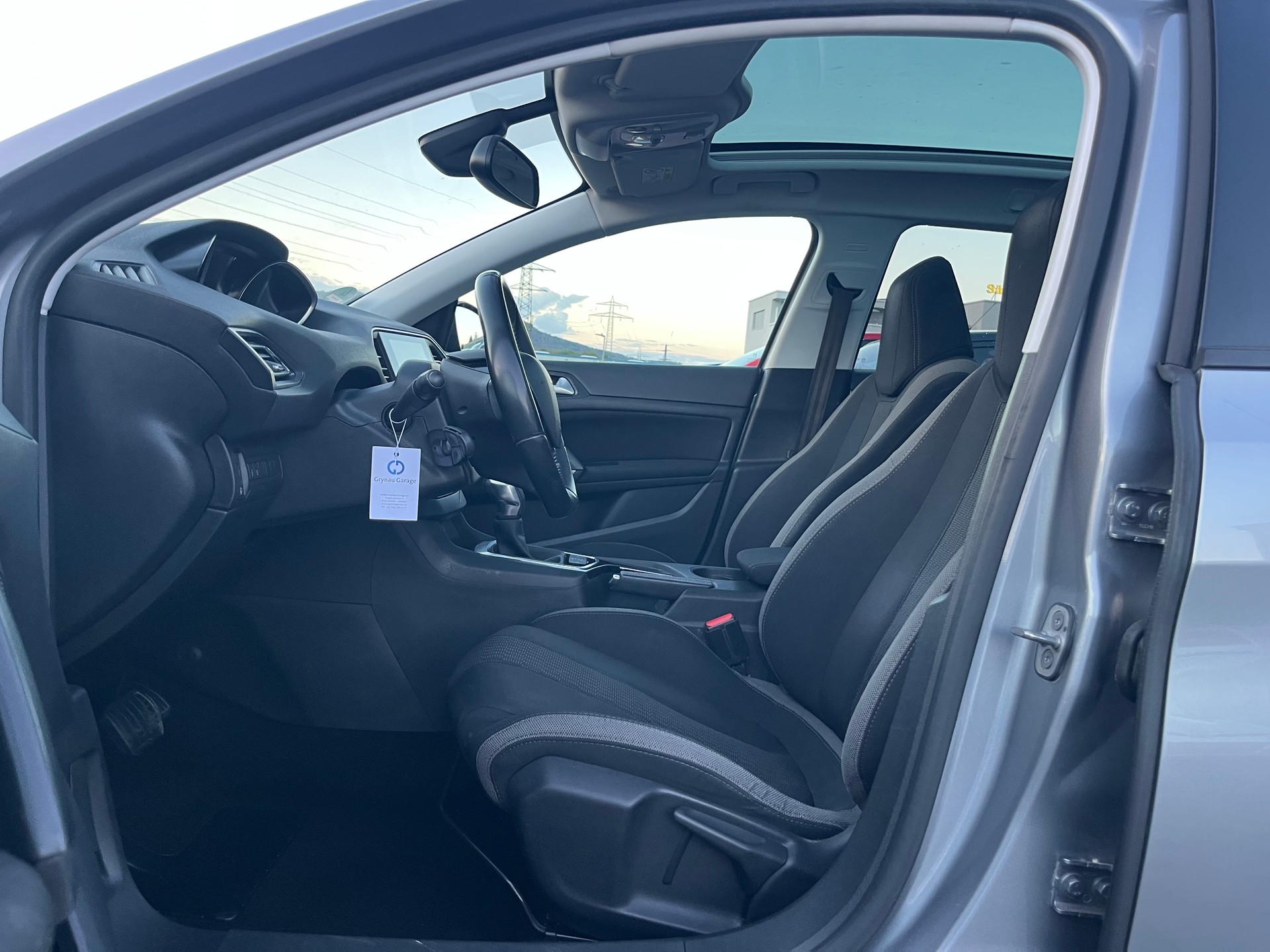 PEUGEOT 308 SW 1.2 THP Style Automatic-image-11