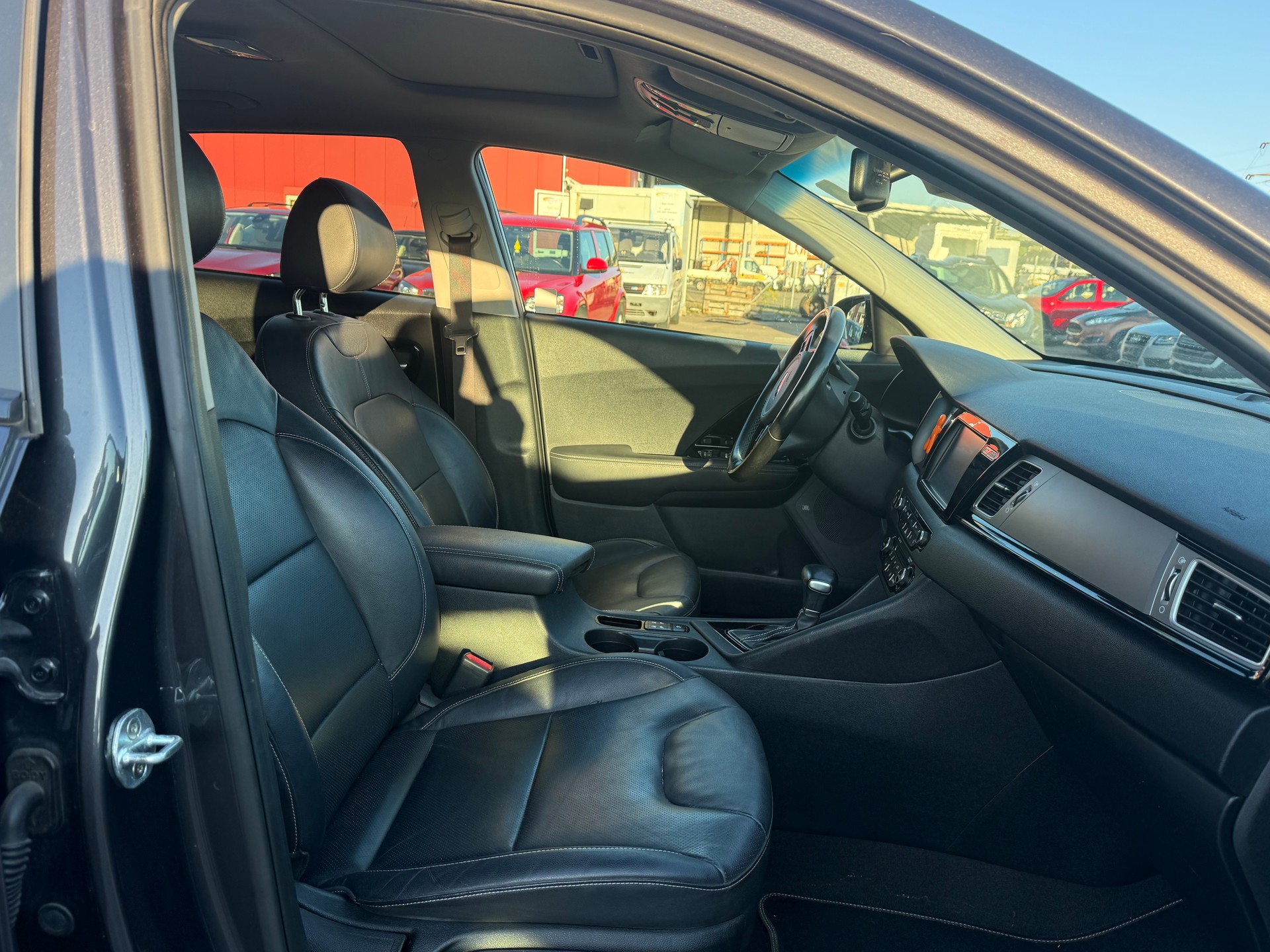 KIA Niro 1.6GDi Hybrid Style DCT-image-6