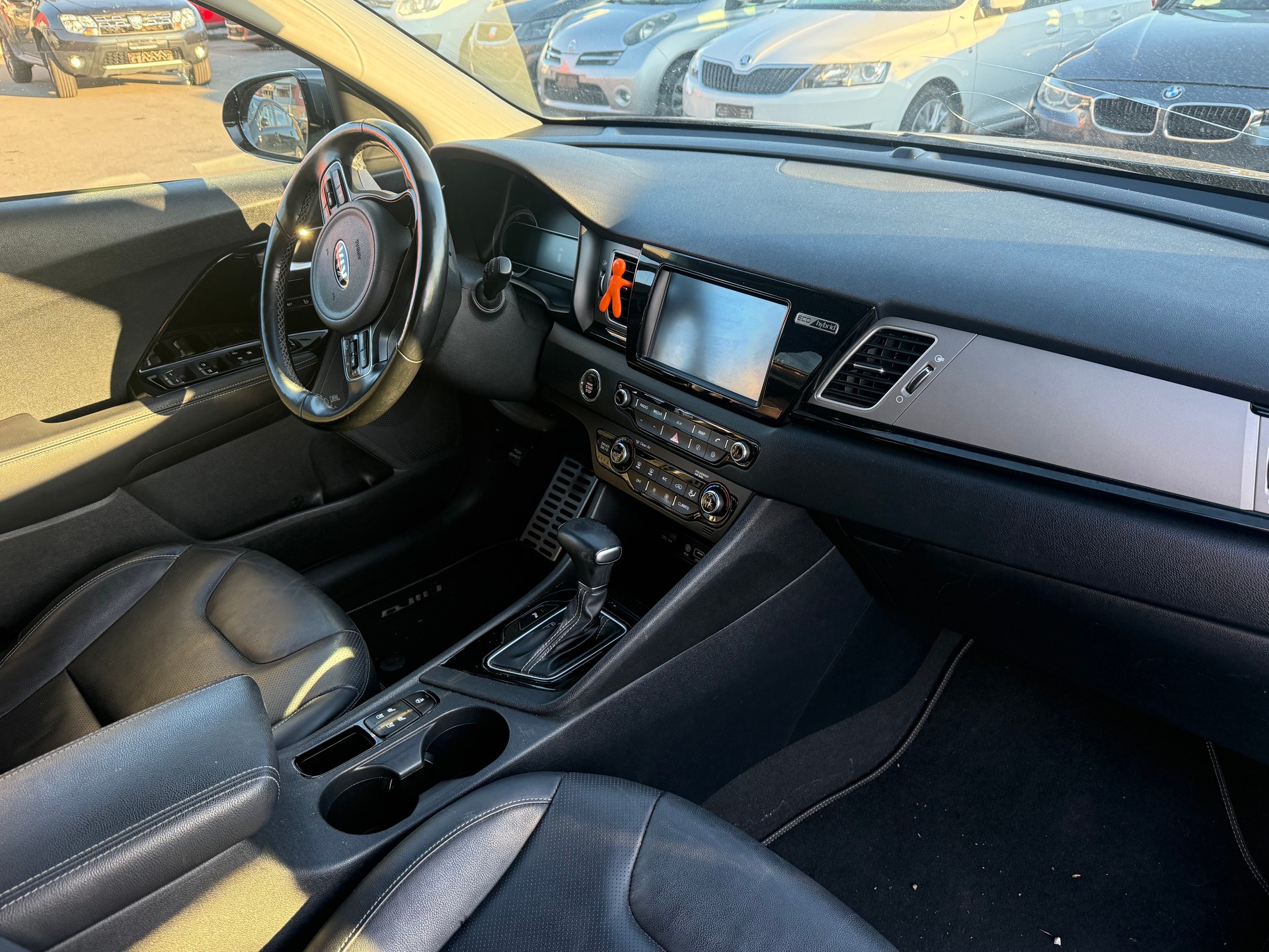 KIA Niro 1.6GDi Hybrid Style DCT-image-7