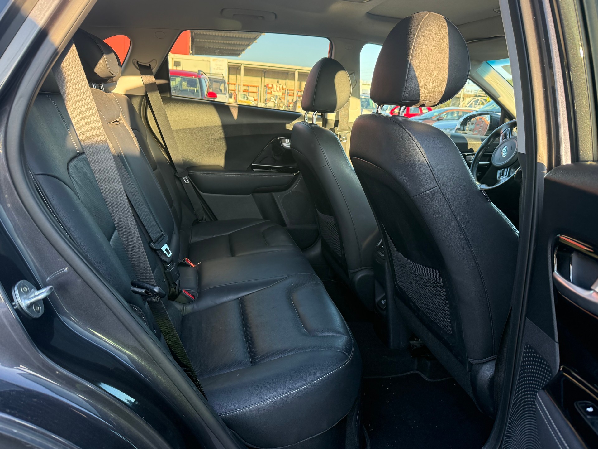 KIA Niro 1.6GDi Hybrid Style DCT-image-5