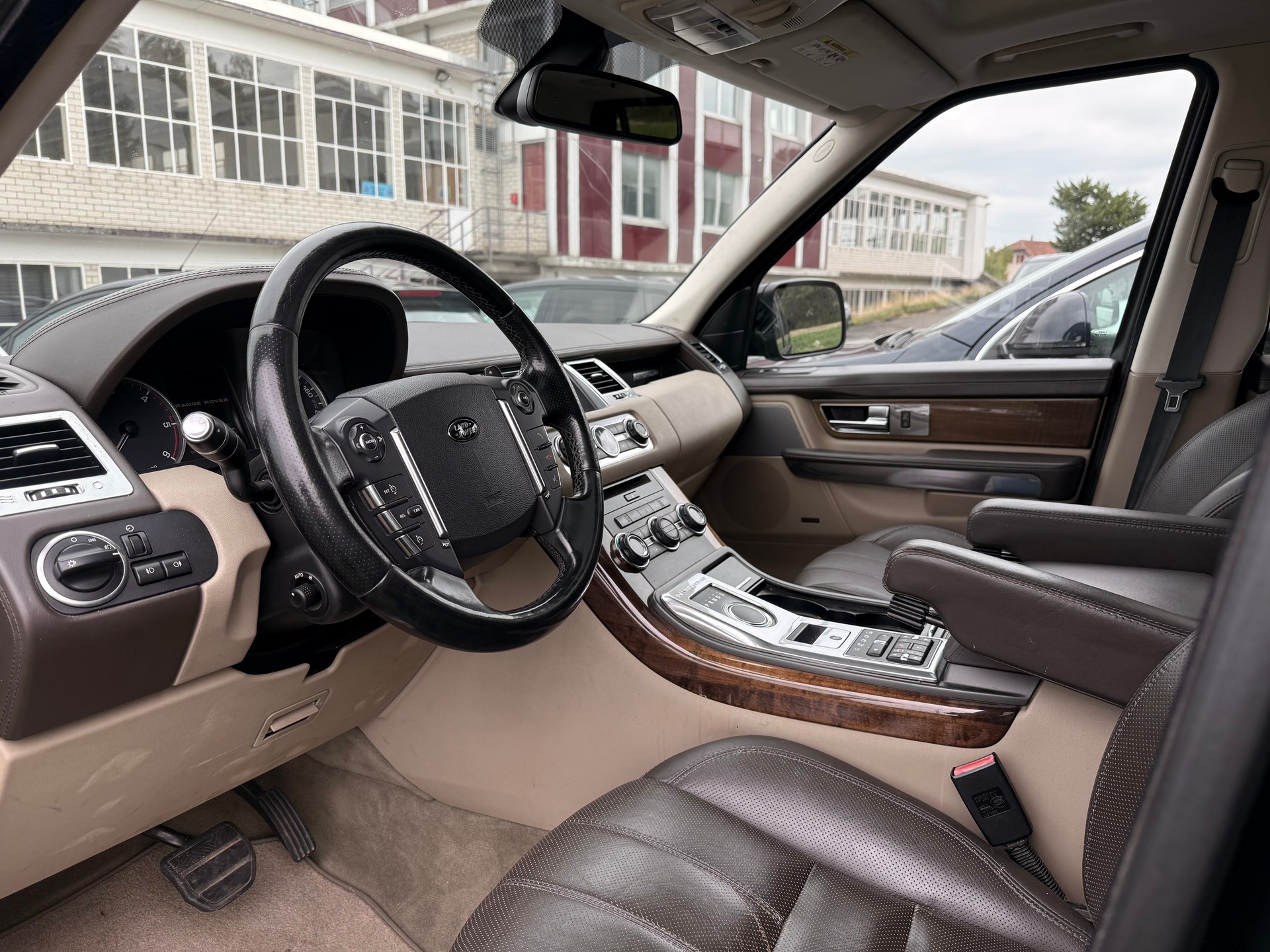 LAND ROVER Range Rover Sport 3.0 TDV6 Autobiography Automatic-image-5