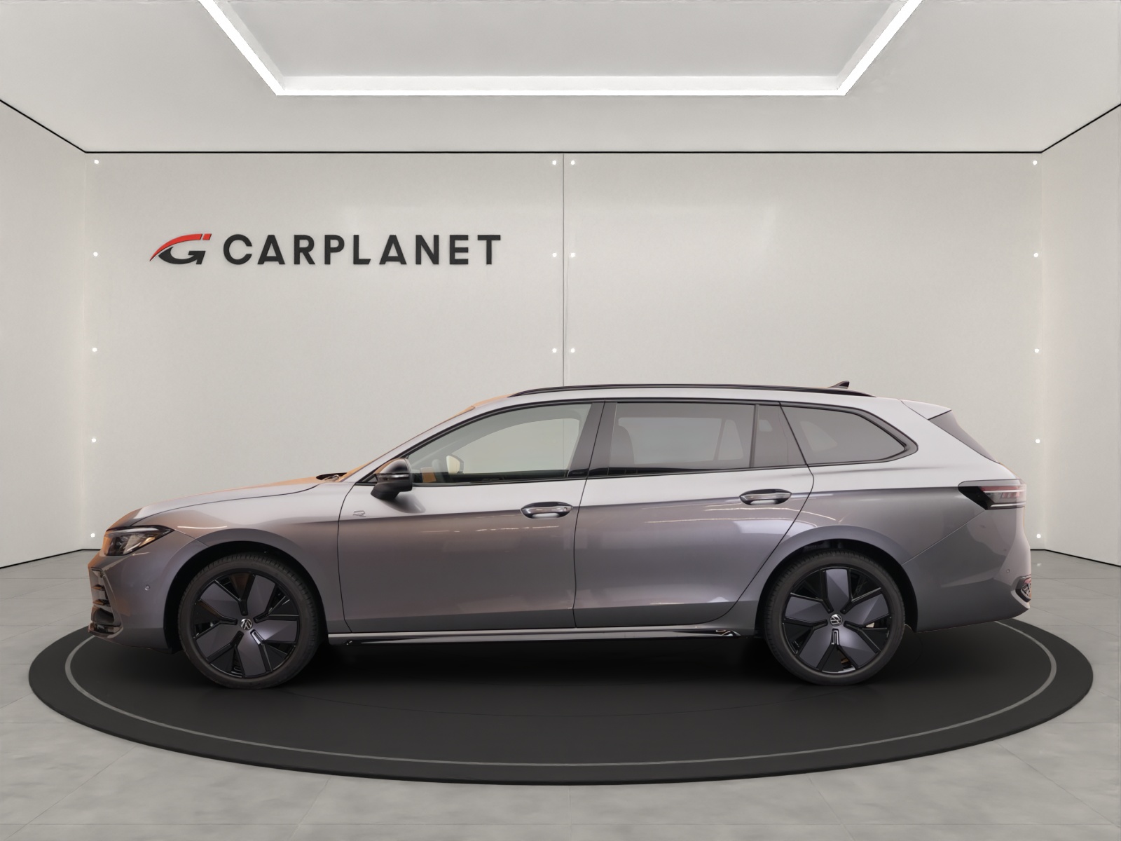 VW Passat Variant 2.0 TDI R-Line DSG 4motion 4x4 193PS *inkl. AHK*-image-1