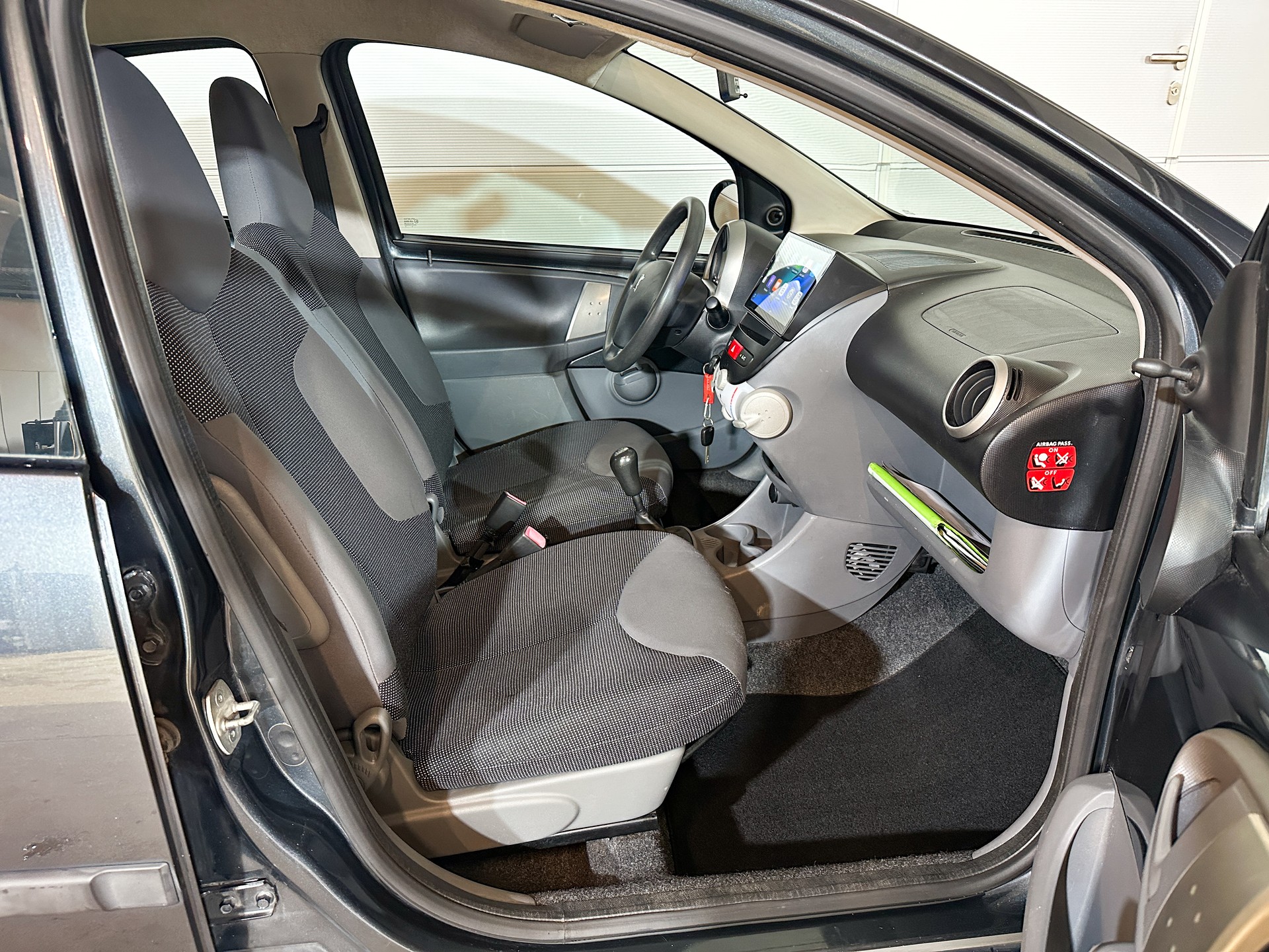 PEUGEOT 107 1.0 Urban-image-12