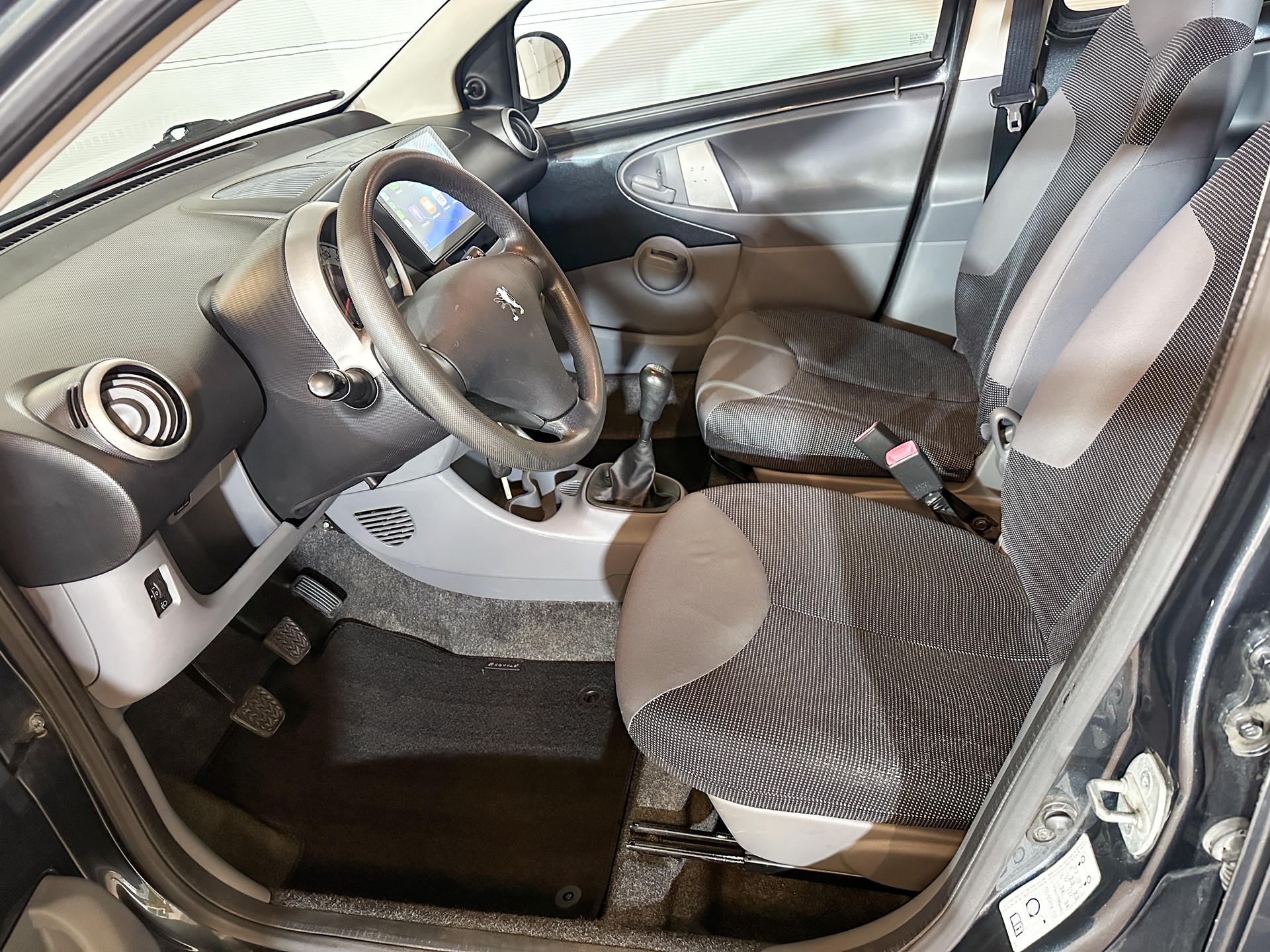 PEUGEOT 107 1.0 Urban-image-6
