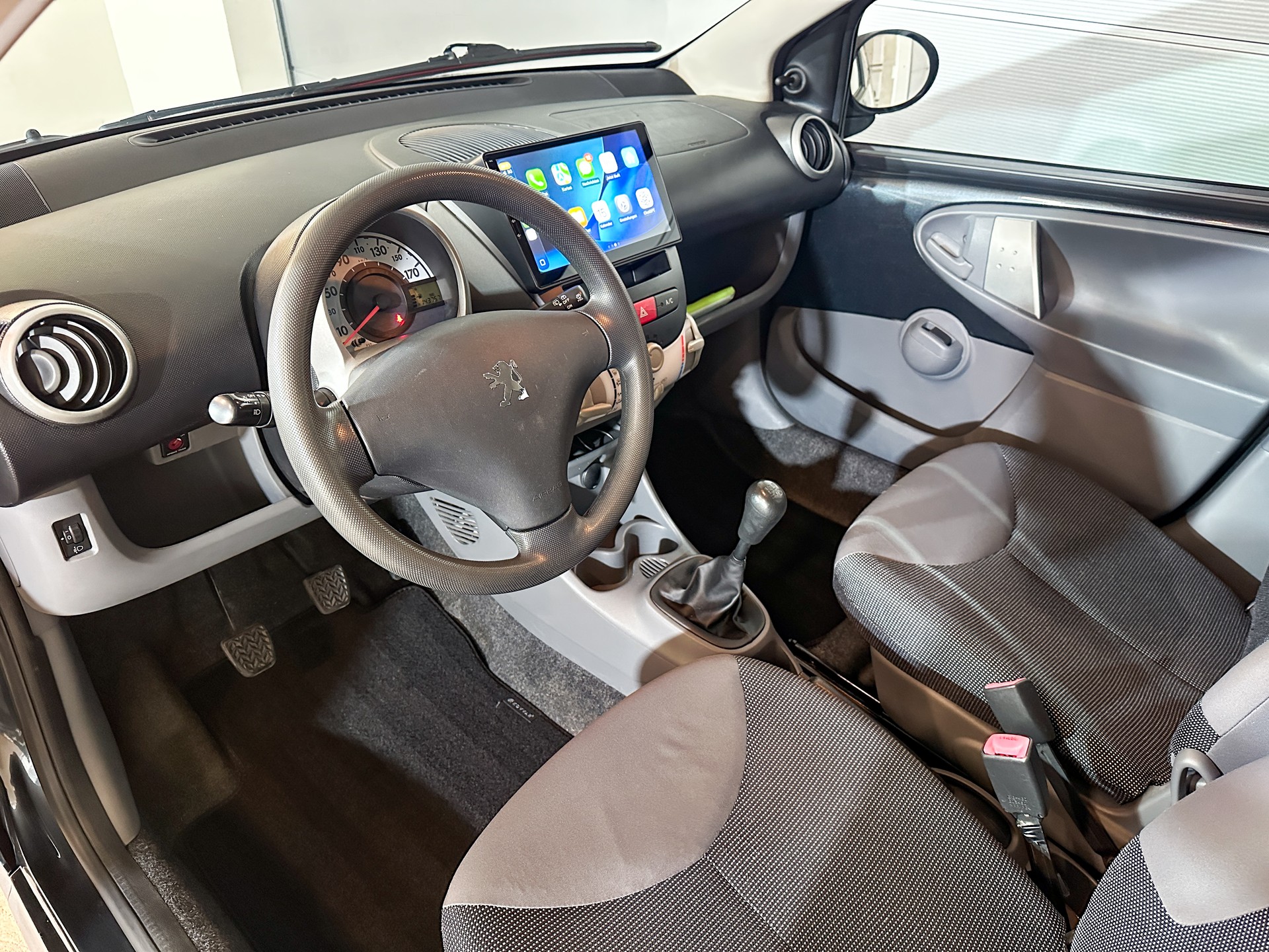 PEUGEOT 107 1.0 Urban-image-7