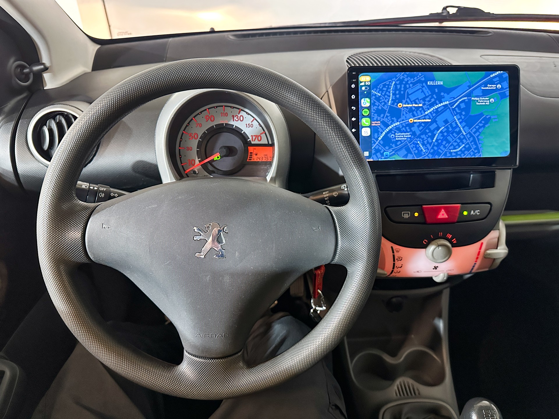 PEUGEOT 107 1.0 Urban-image-8