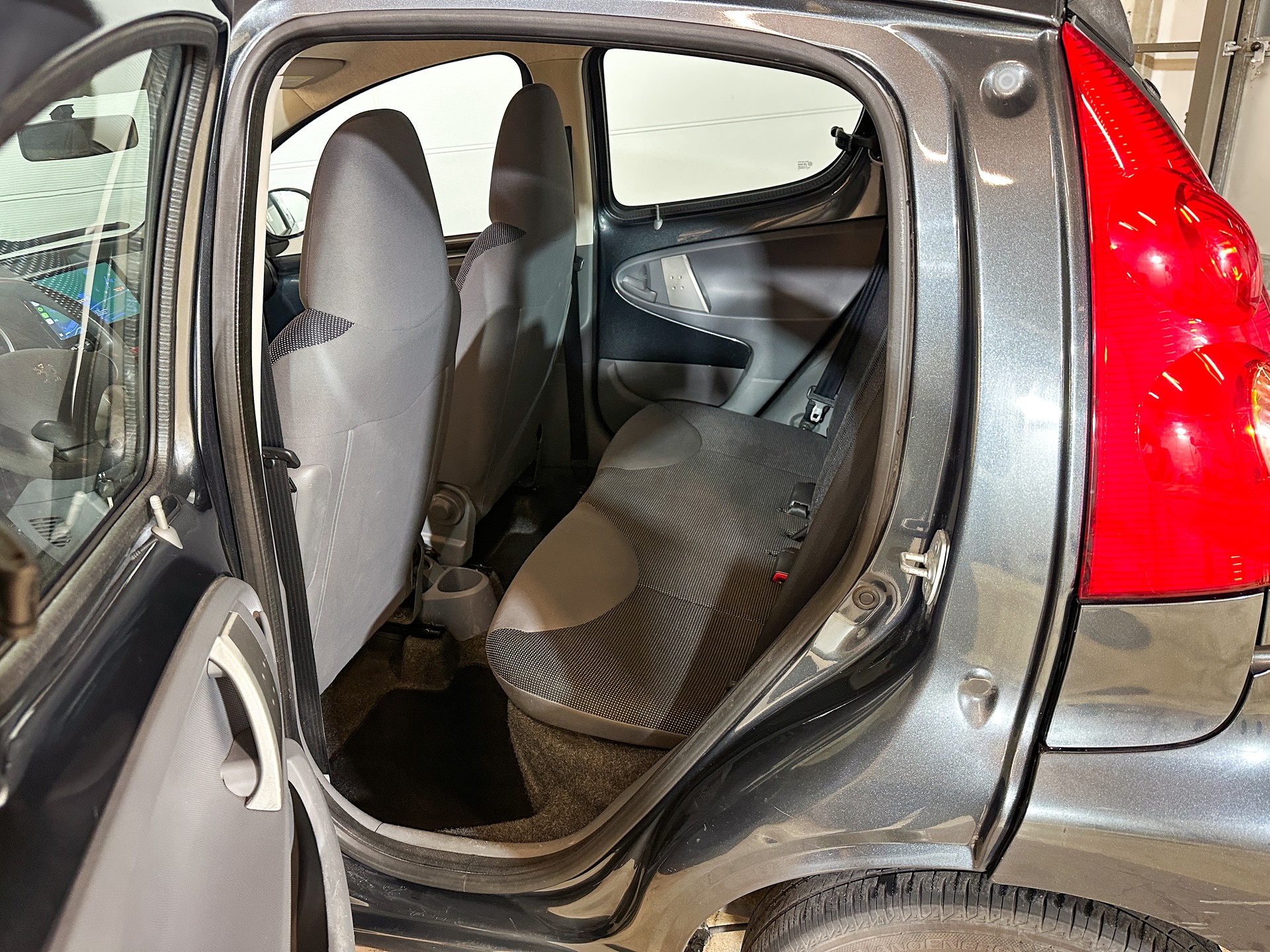 PEUGEOT 107 1.0 Urban-image-9
