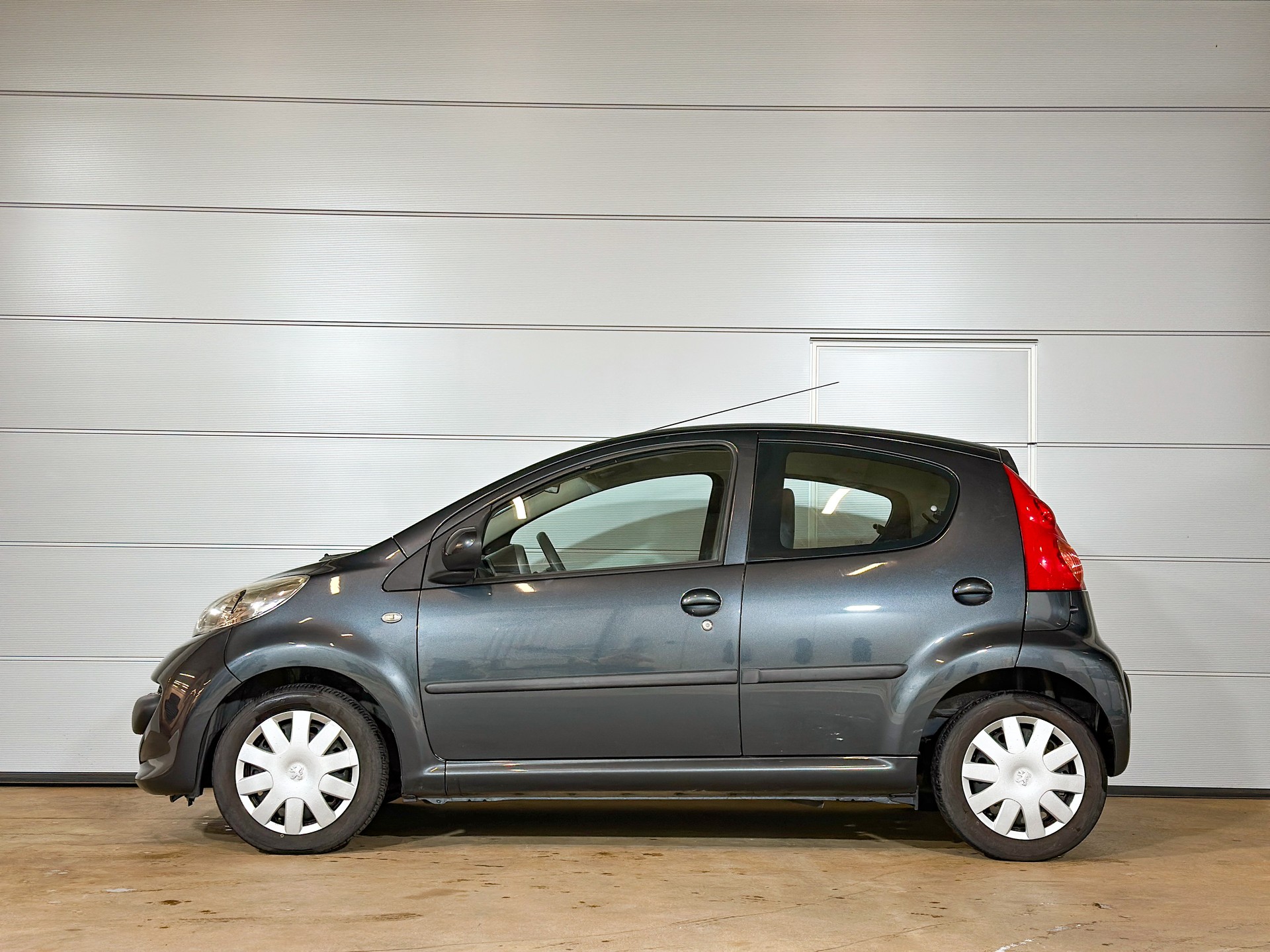 PEUGEOT 107 1.0 Urban-image-1