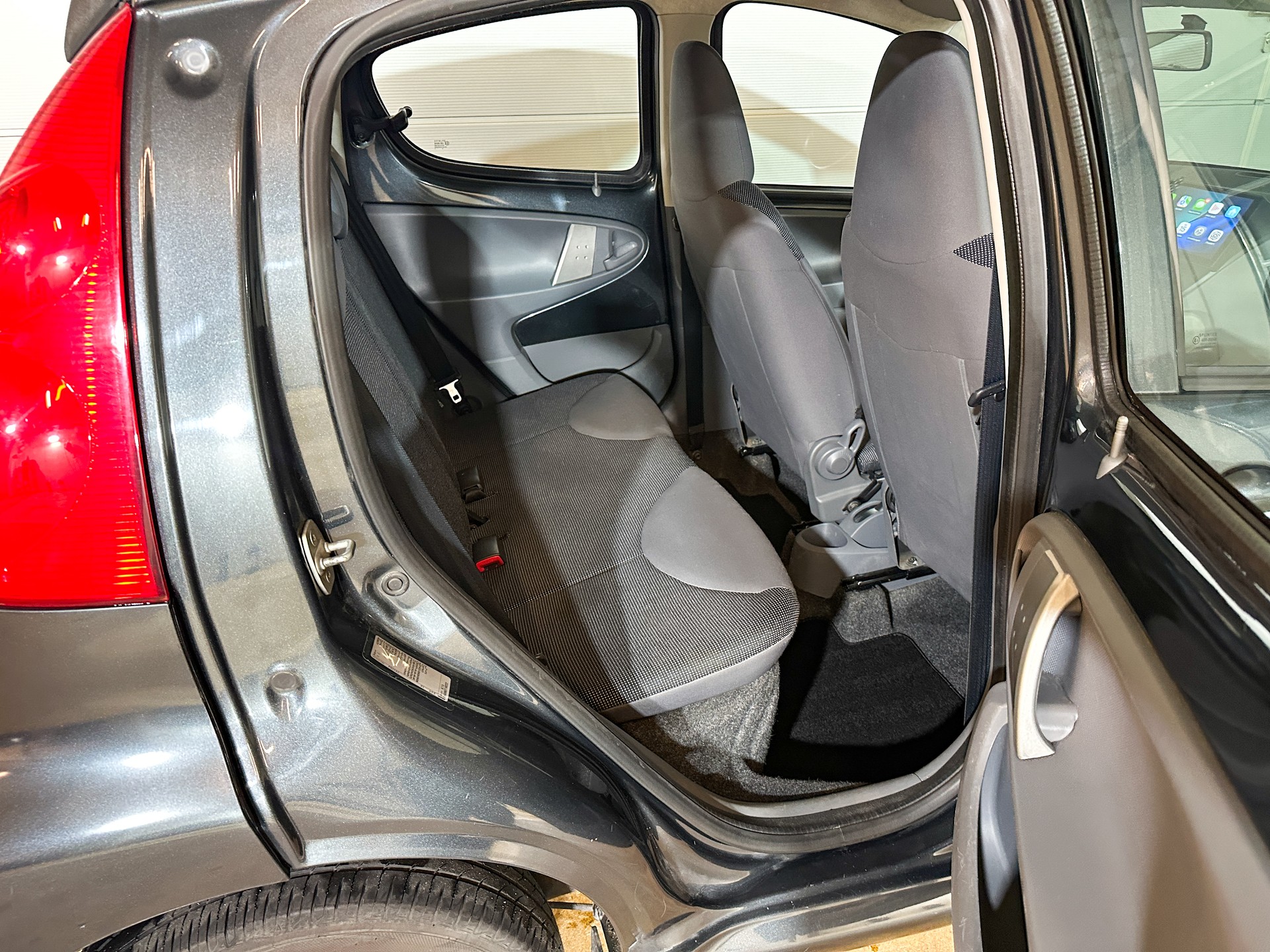 PEUGEOT 107 1.0 Urban-image-10