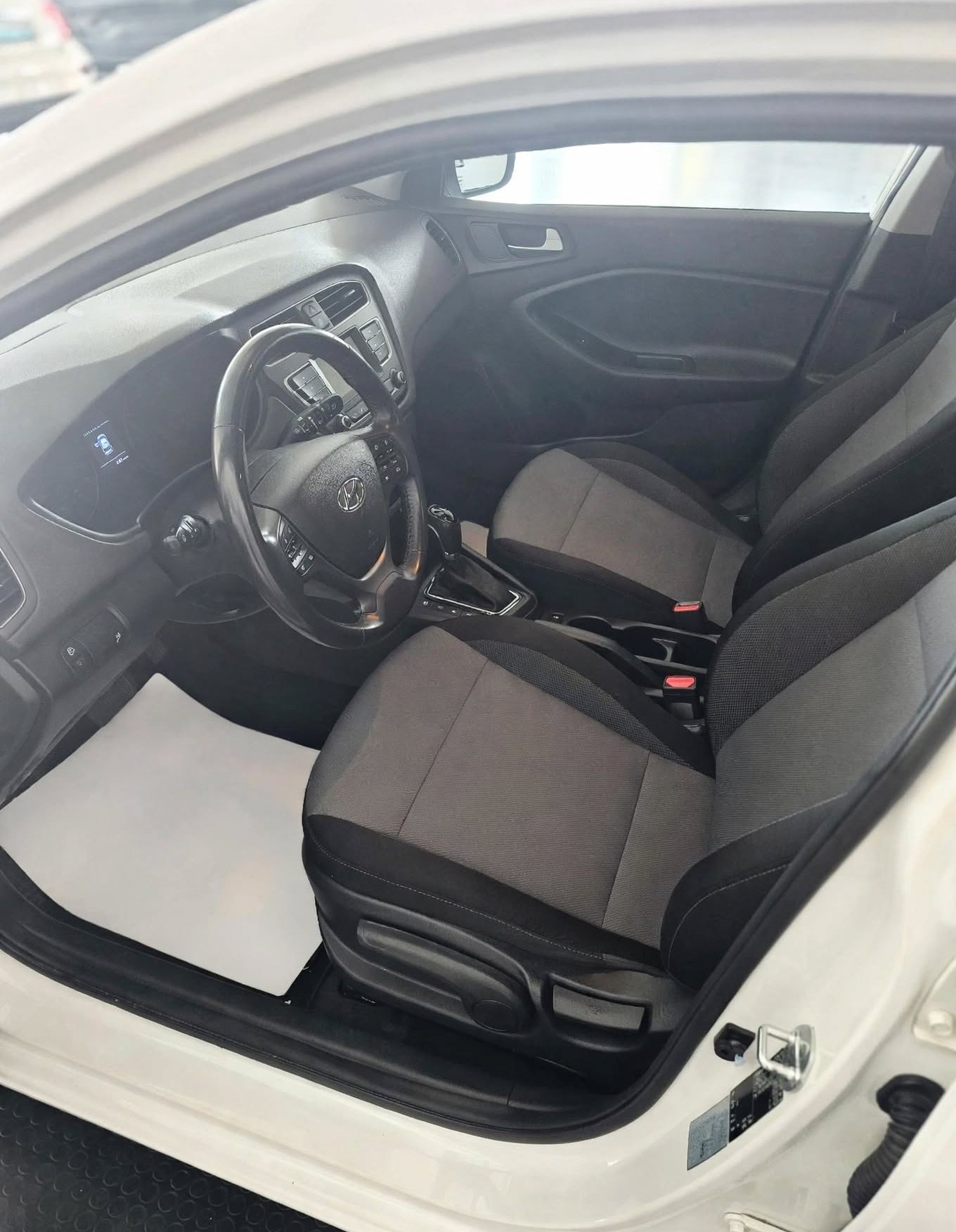 HYUNDAI i20 Active 1.0 - AUTOMATICA-image-4