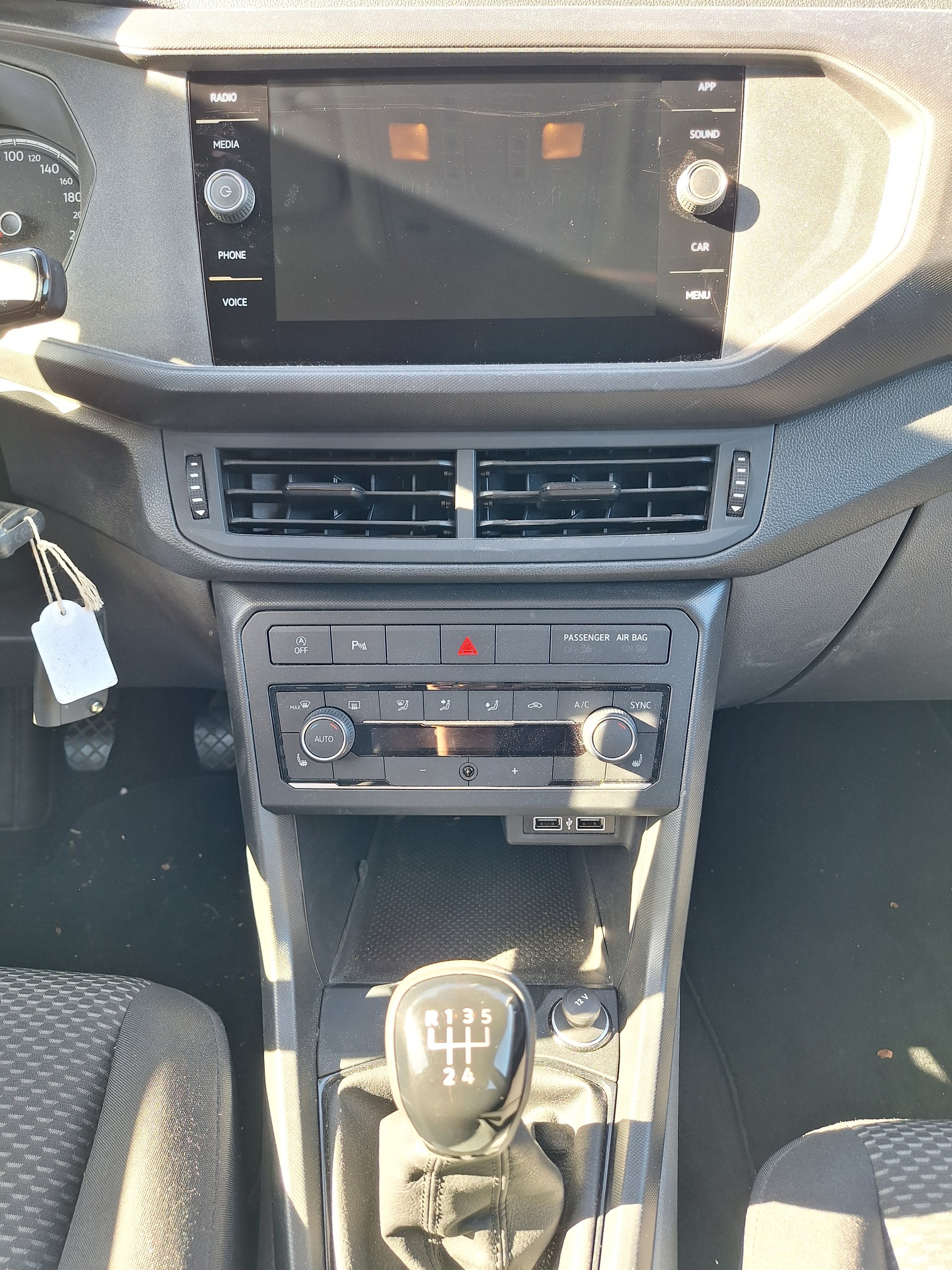 VW T-Cross 1.0 TSI Life-image-12