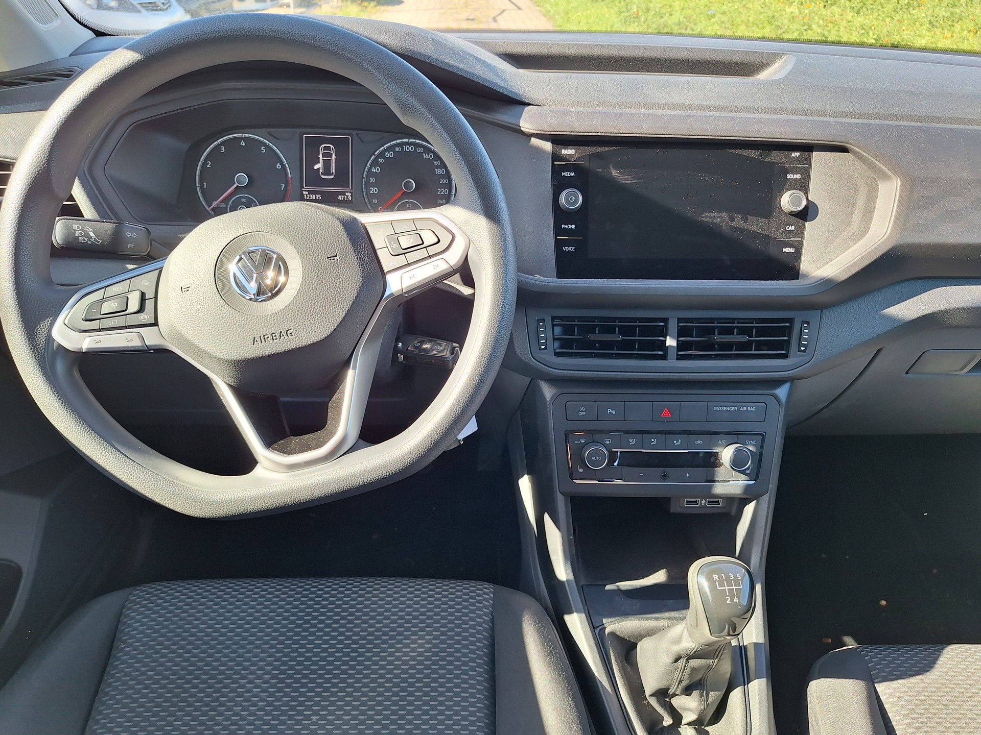 VW T-Cross 1.0 TSI Life-image-11