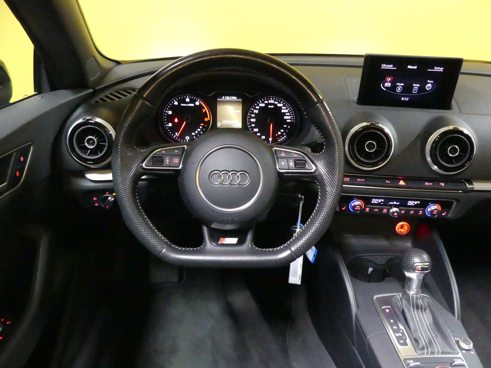 AUDI A3 Cabriolet 1.8 TFSI Ambition quattro S-tronic-image-15