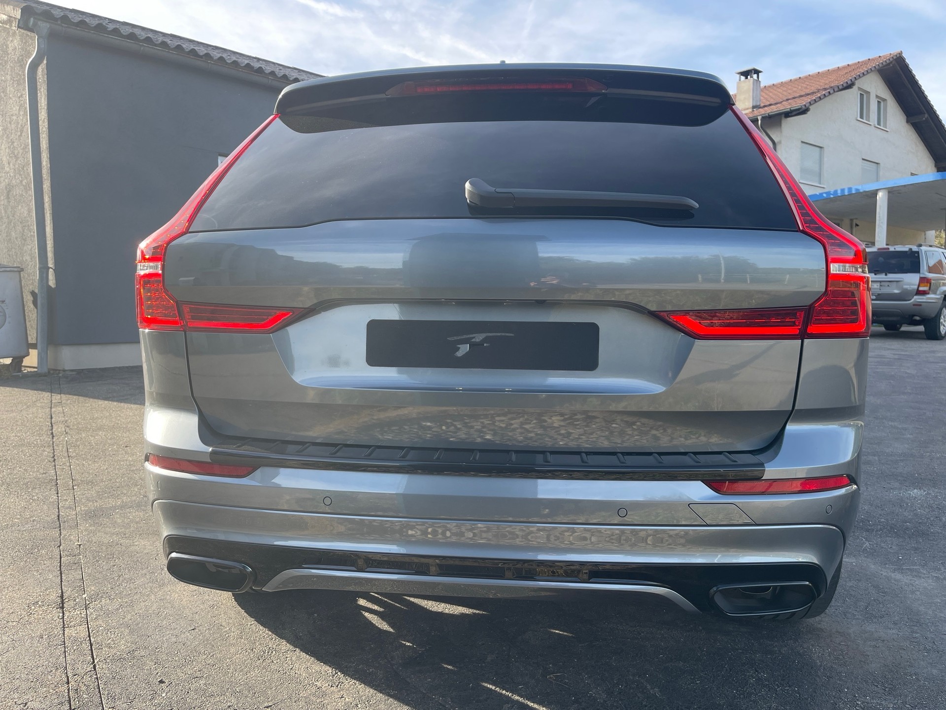 VOLVO XC60 B5 Benzin Mild Hybrid AWD R-Design Geartronic-image-7