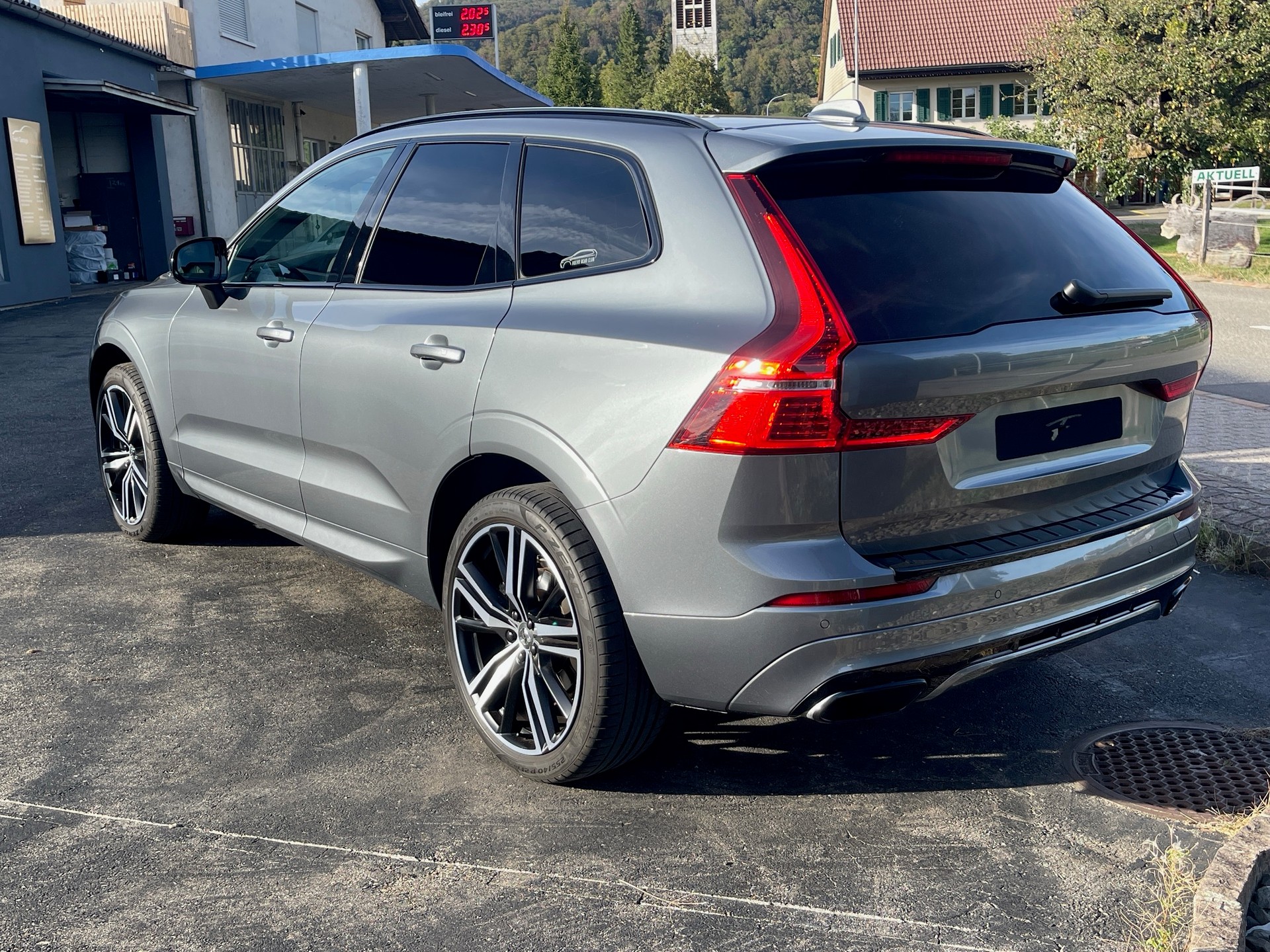 VOLVO XC60 B5 Benzin Mild Hybrid AWD R-Design Geartronic-image-6