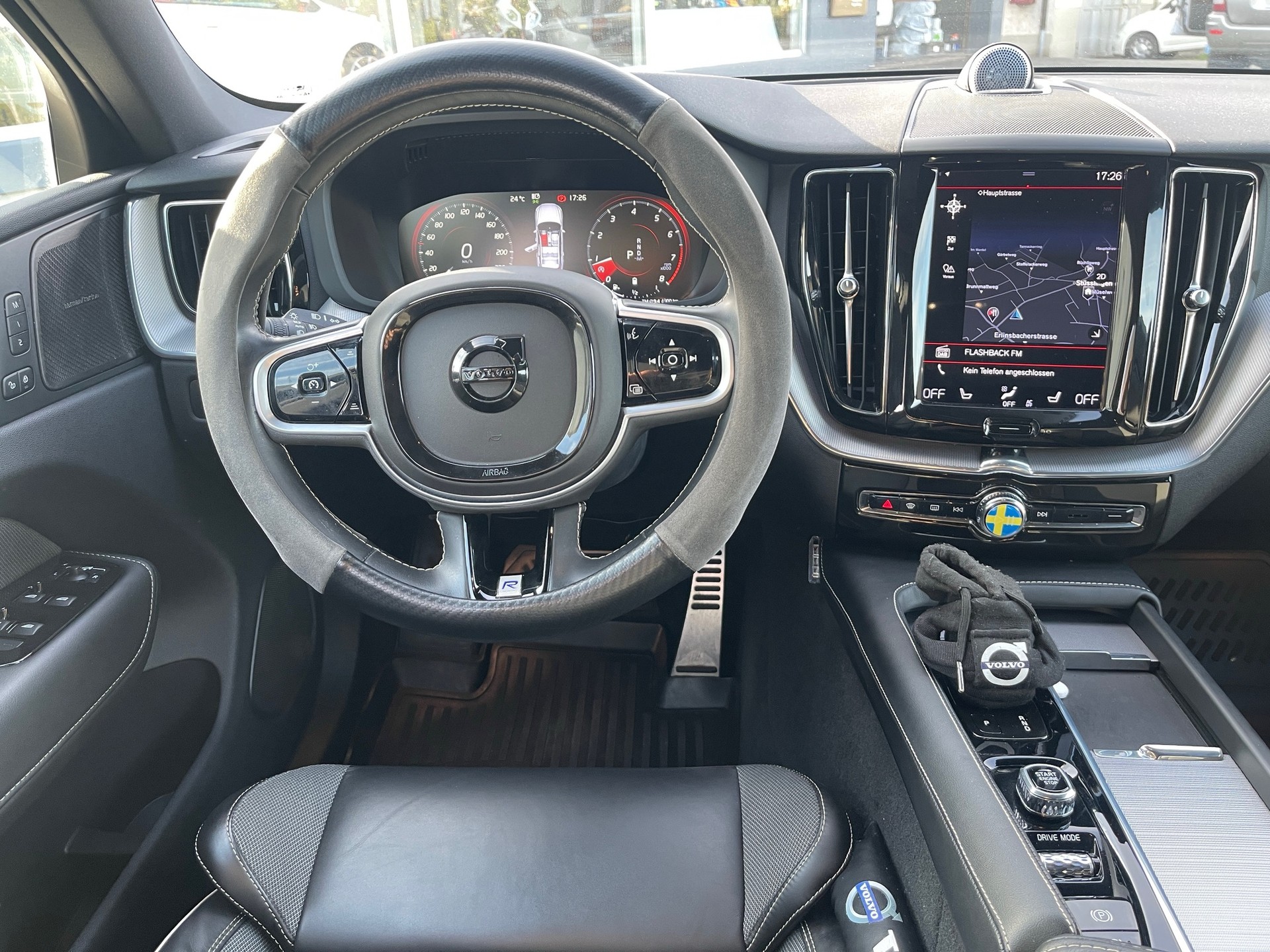 VOLVO XC60 B5 Benzin Mild Hybrid AWD R-Design Geartronic-image-3