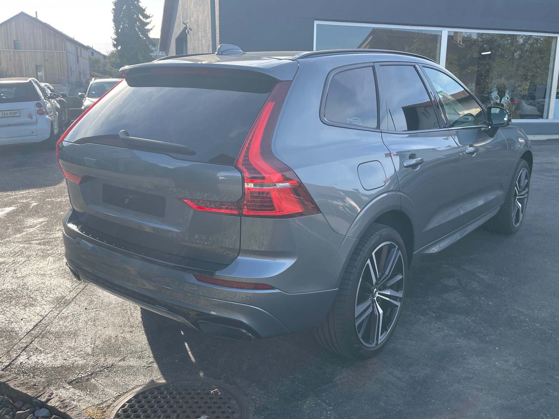 VOLVO XC60 B5 Benzin Mild Hybrid AWD R-Design Geartronic-image-9