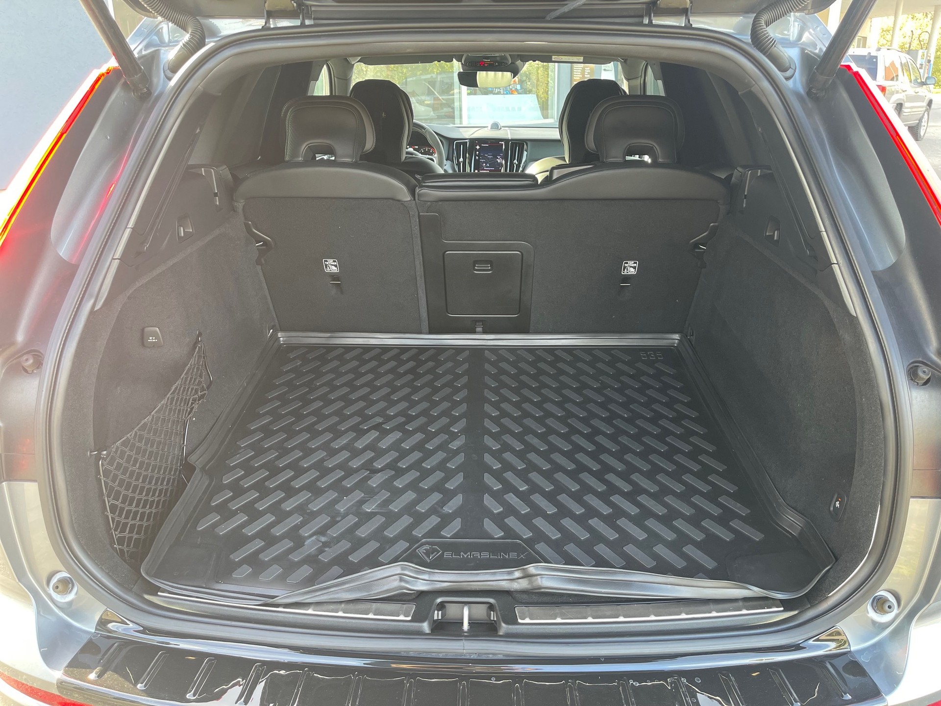VOLVO XC60 B5 Benzin Mild Hybrid AWD R-Design Geartronic-image-8