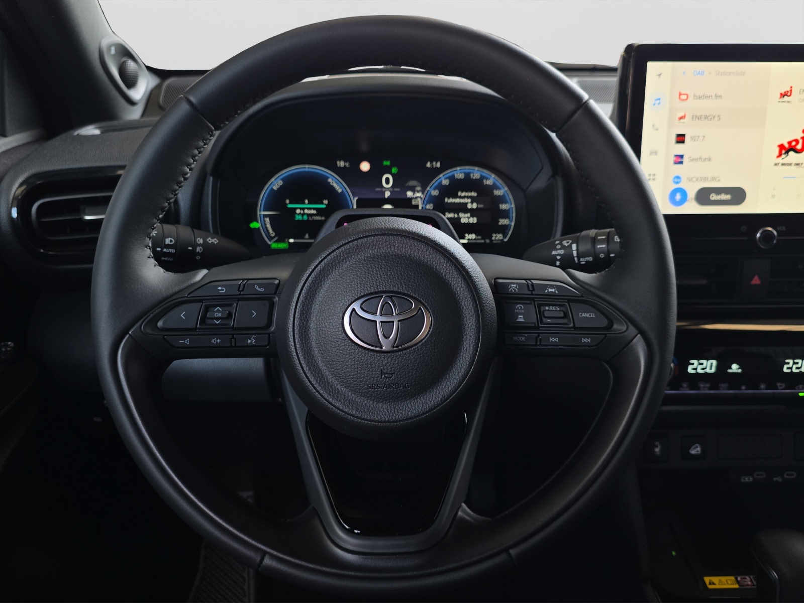 TOYOTA Yaris Cross 1.5 VVT-i HSD Premium AWD-i-image-9