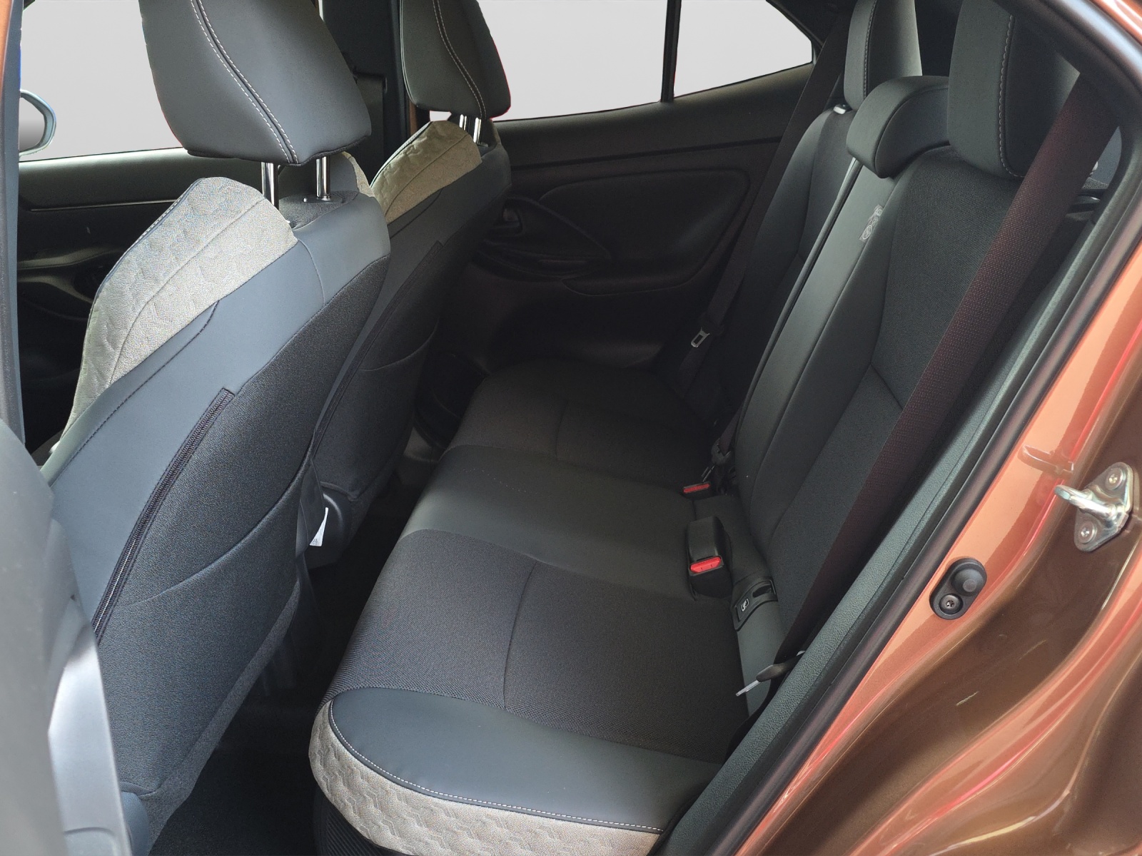 TOYOTA Yaris Cross 1.5 VVT-i HSD Premium AWD-i-image-12