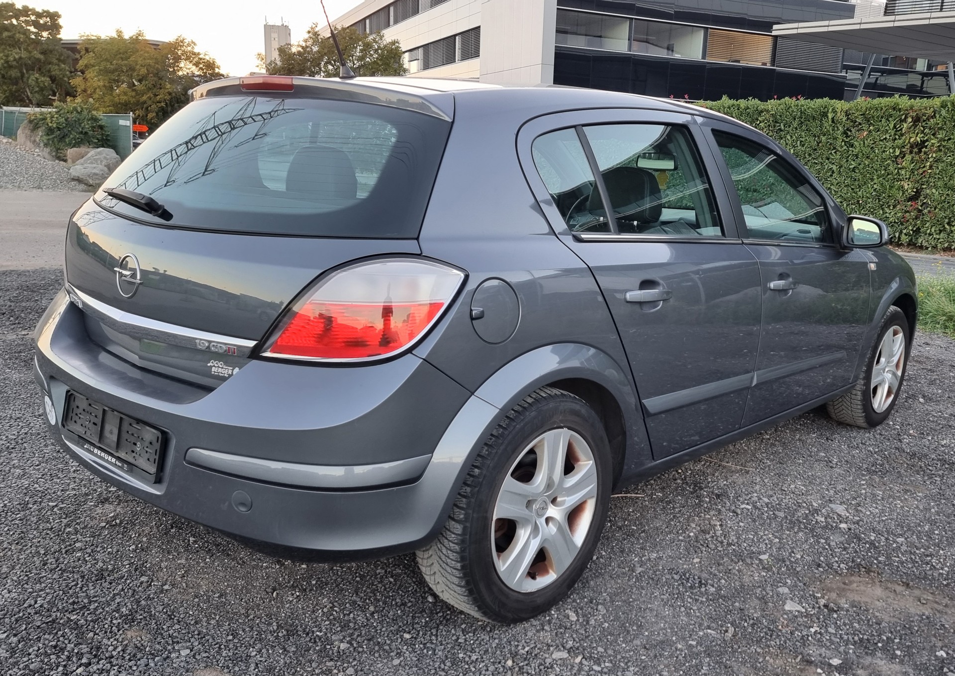 OPEL Astra 1.9 CDTi 16V Cosmo-image-3