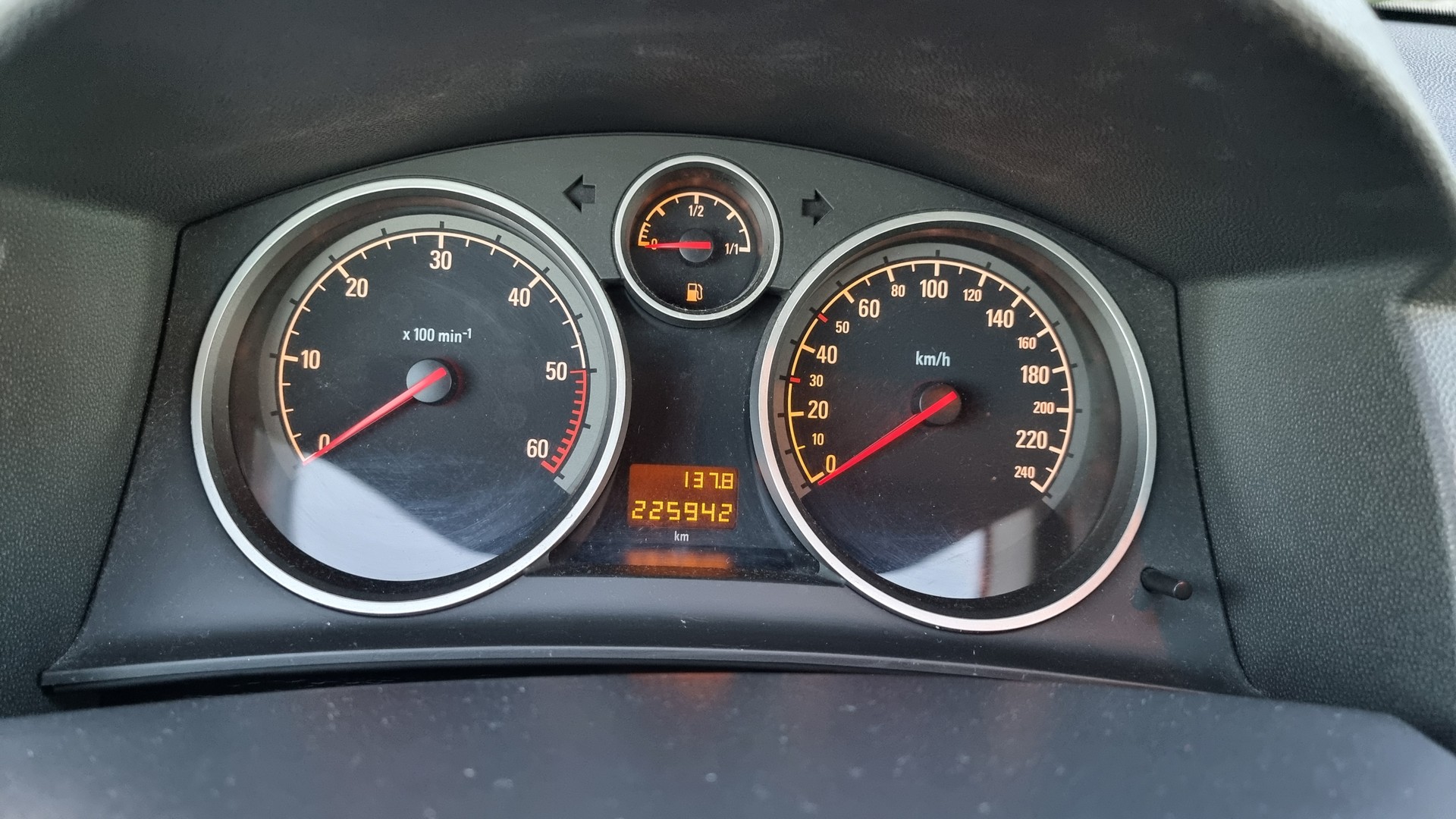 OPEL Astra 1.9 CDTi 16V Cosmo-image-7