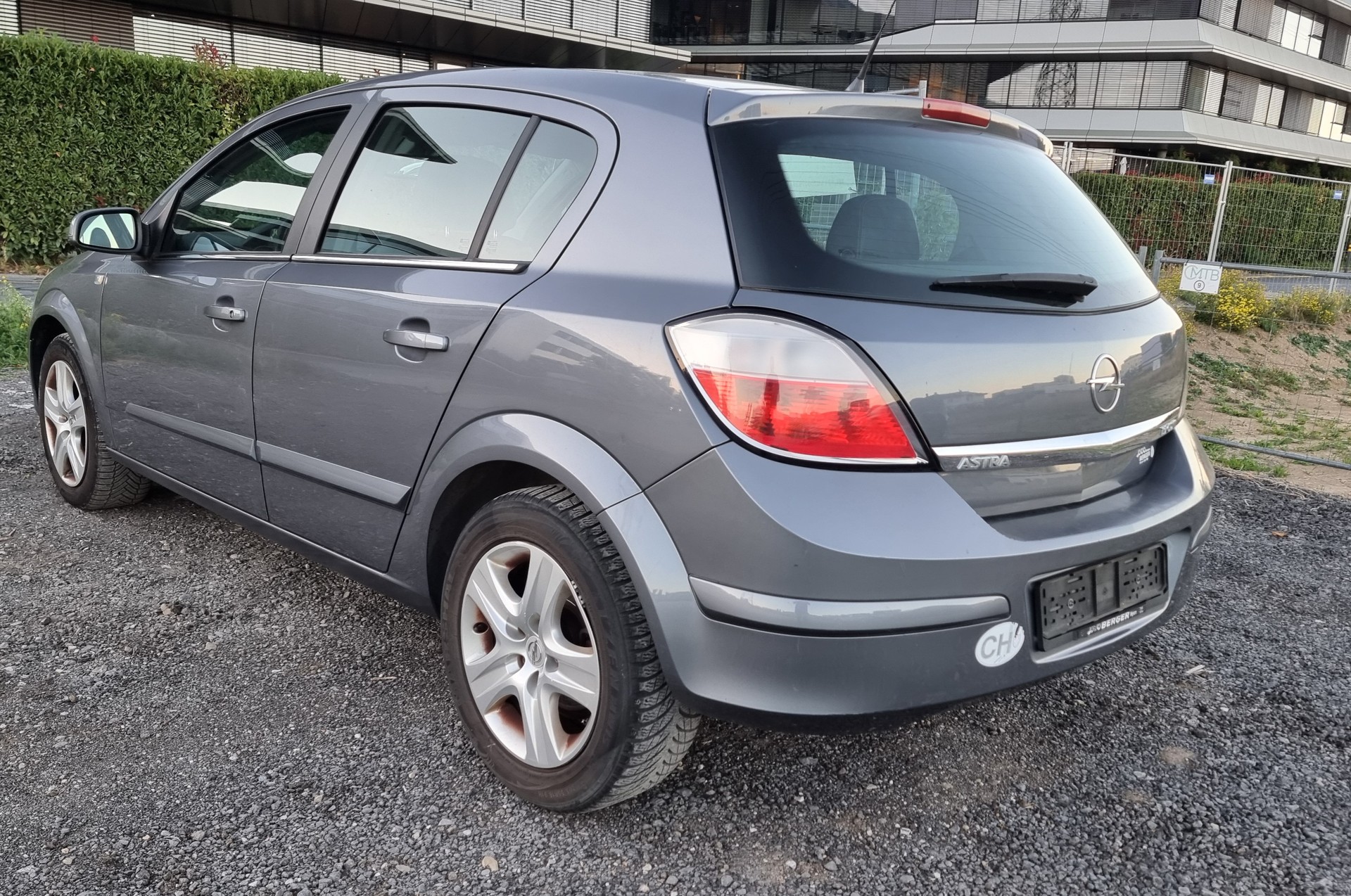 OPEL Astra 1.9 CDTi 16V Cosmo-image-2